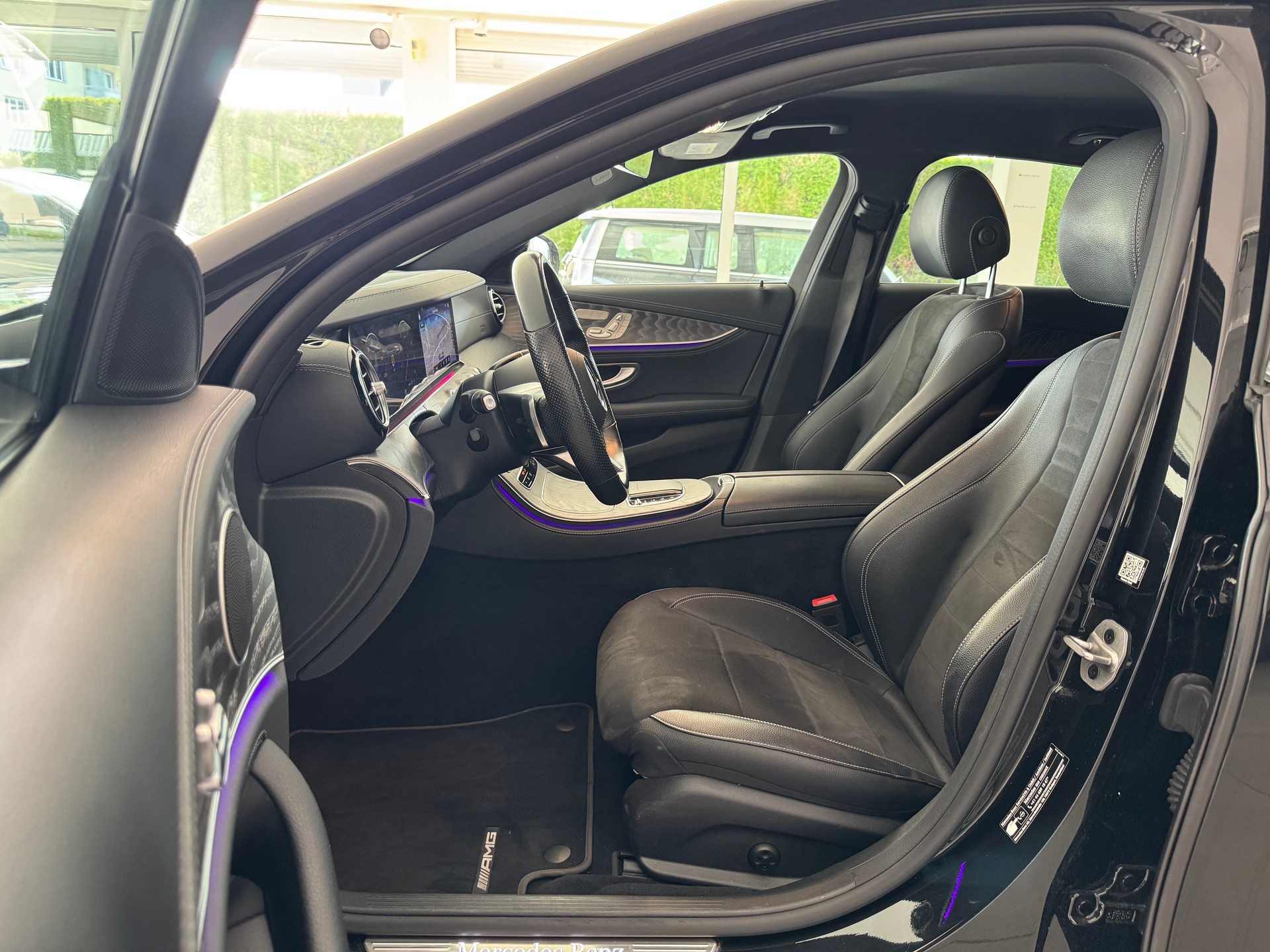 MERCEDES-BENZ E 200 4Matic AMG Line 9G-Tronic-image-8