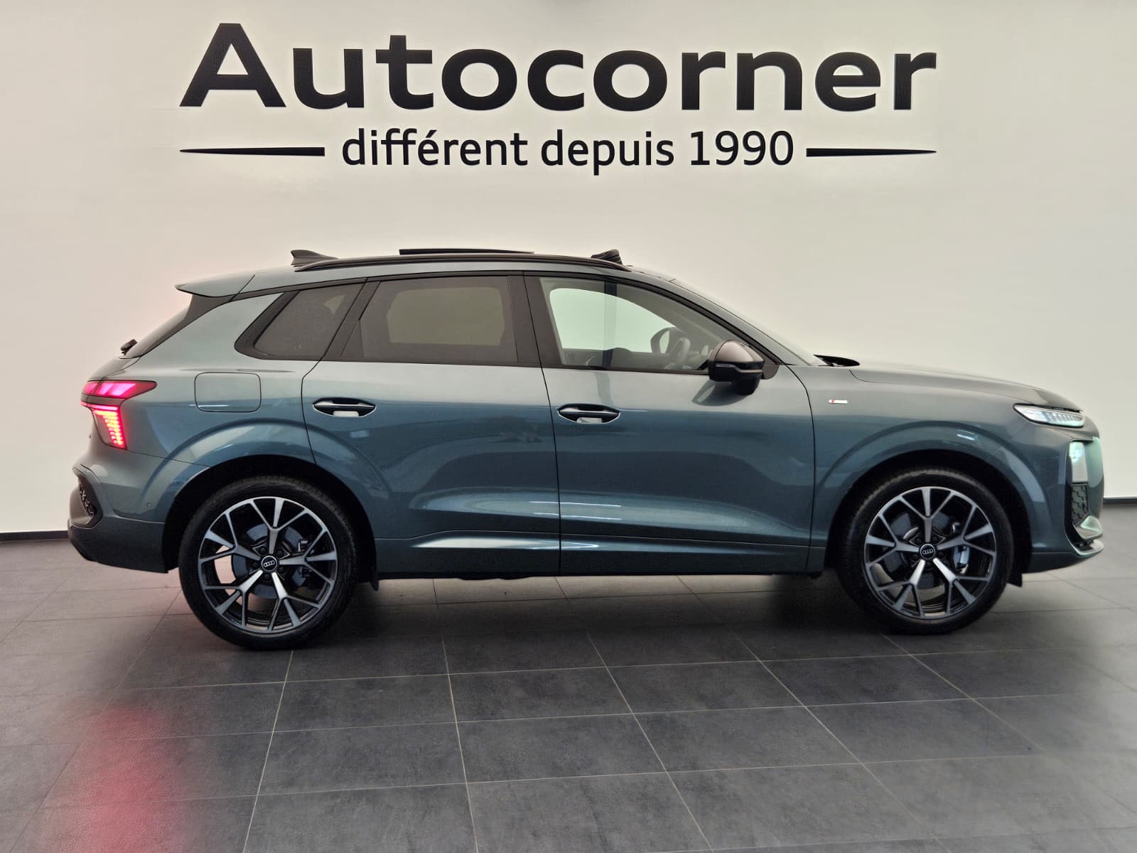 AUDI Q3 SUV TFSI quattro 195 kW S tronic-image-5