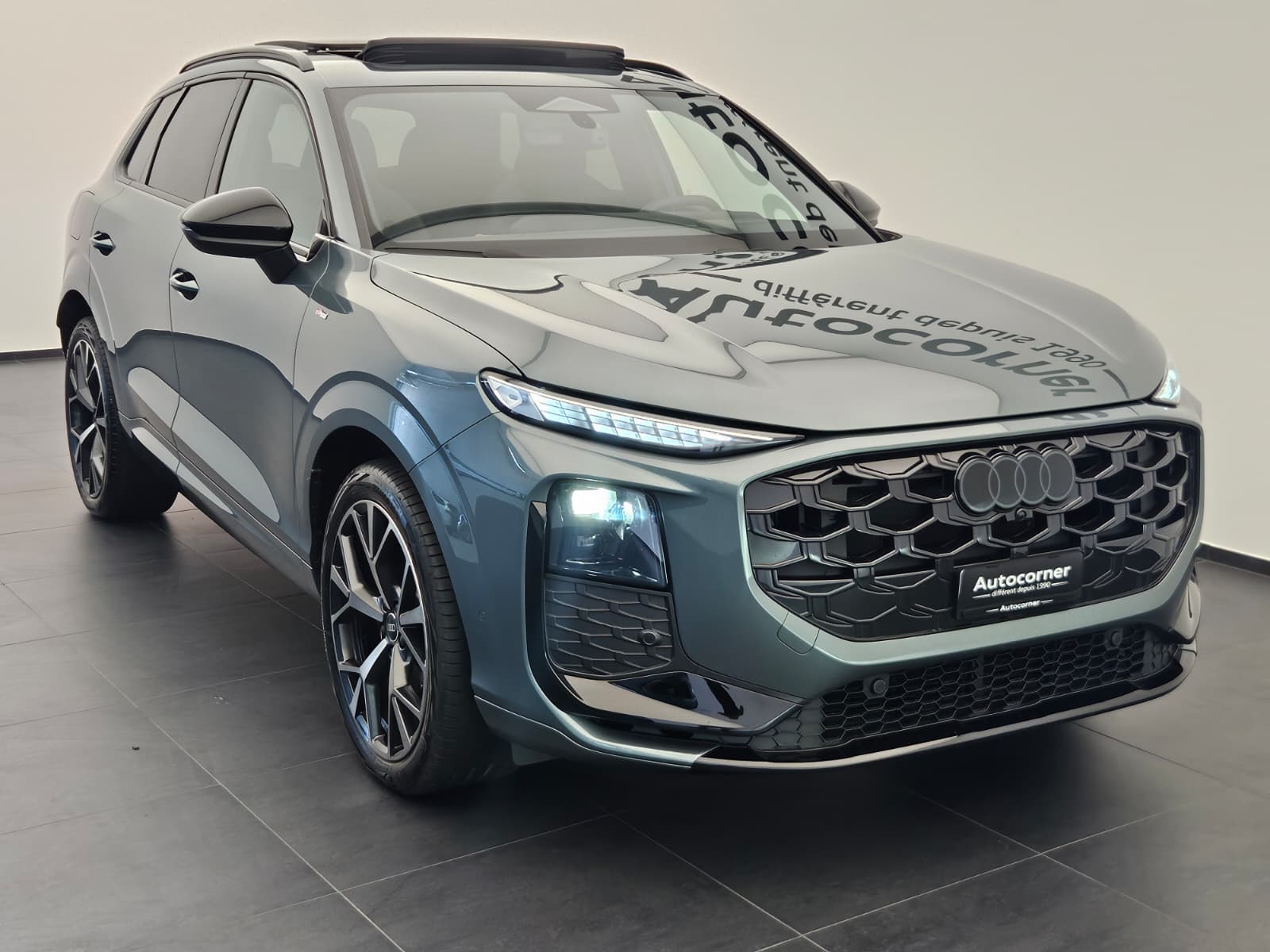 AUDI Q3 SUV TFSI quattro 195 kW S tronic-image-4
