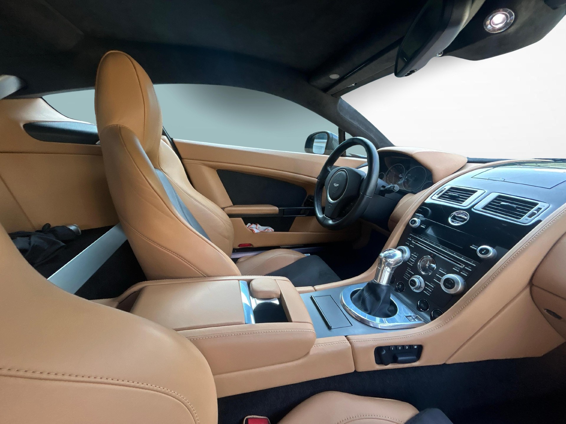 ASTON MARTIN V12 Vantage Coupé 6.0-image-9