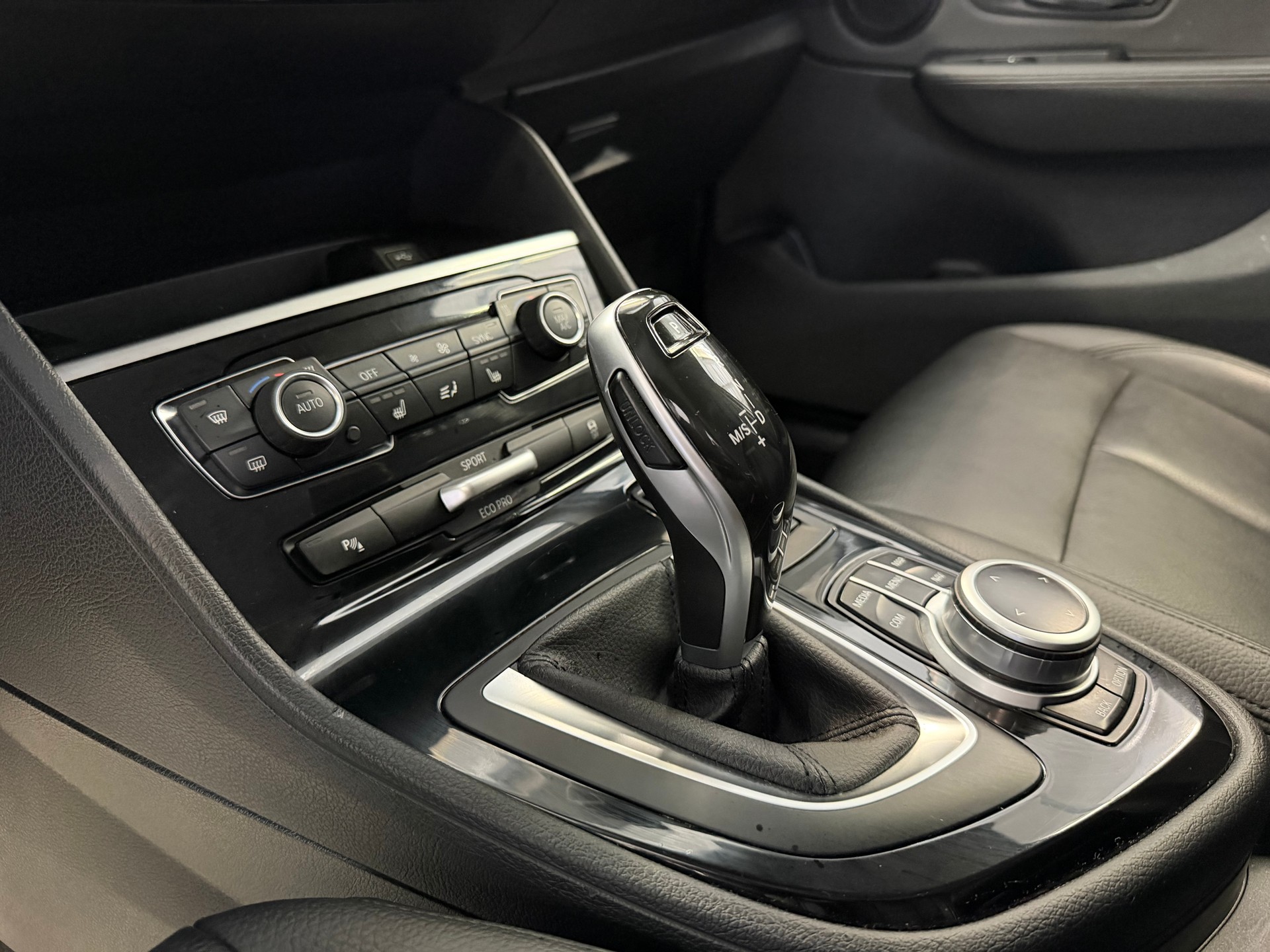 BMW 220d xDrive Gran Tourer Steptronic-image-13