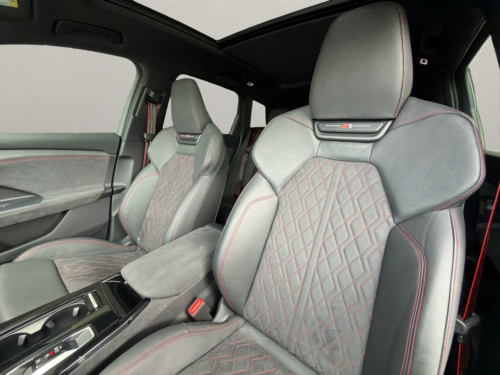 AUDI Q6 e-tron quattro S-Line-image-12
