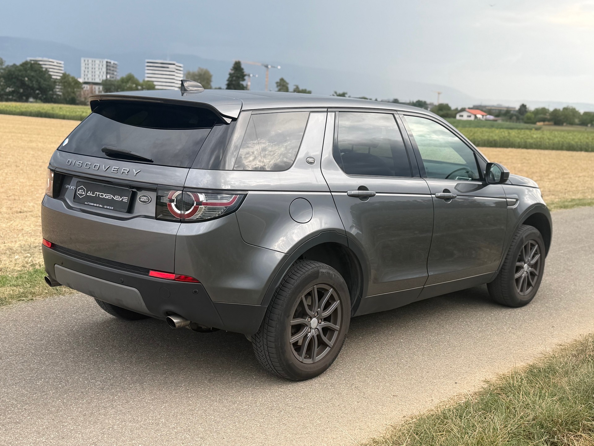 LAND ROVER Discovery Sport 2.0 TD4 HSE Luxury-image-8