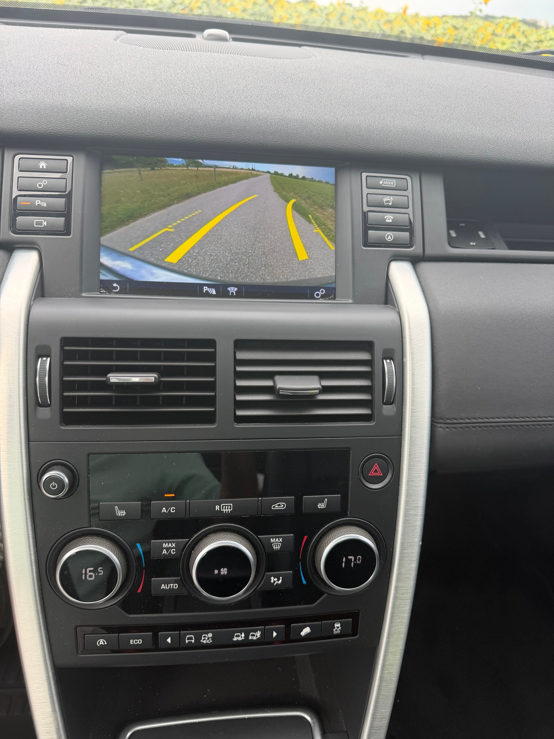 LAND ROVER Discovery Sport 2.0 TD4 HSE Luxury-image-13