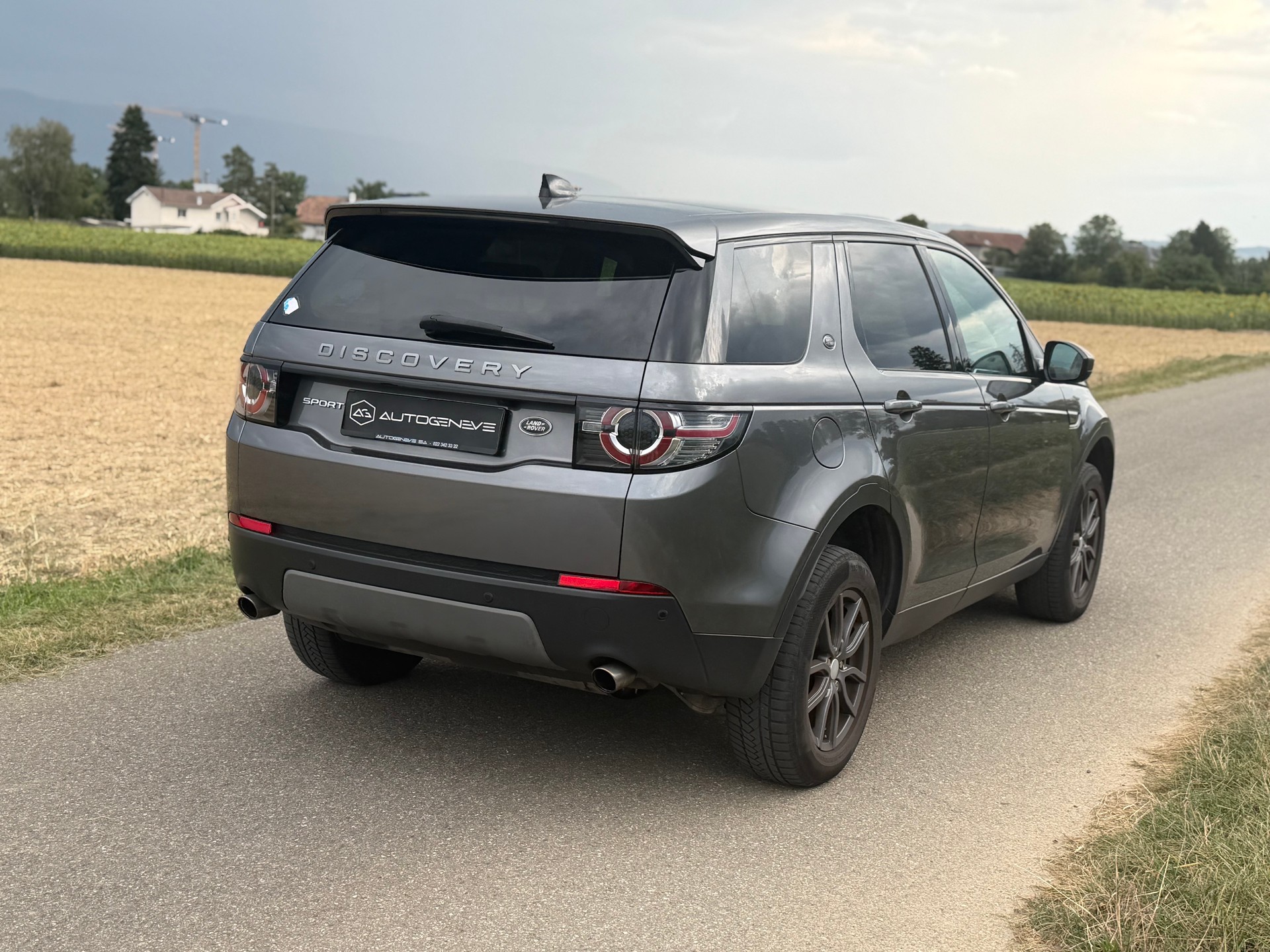 LAND ROVER Discovery Sport 2.0 TD4 HSE Luxury-image-9