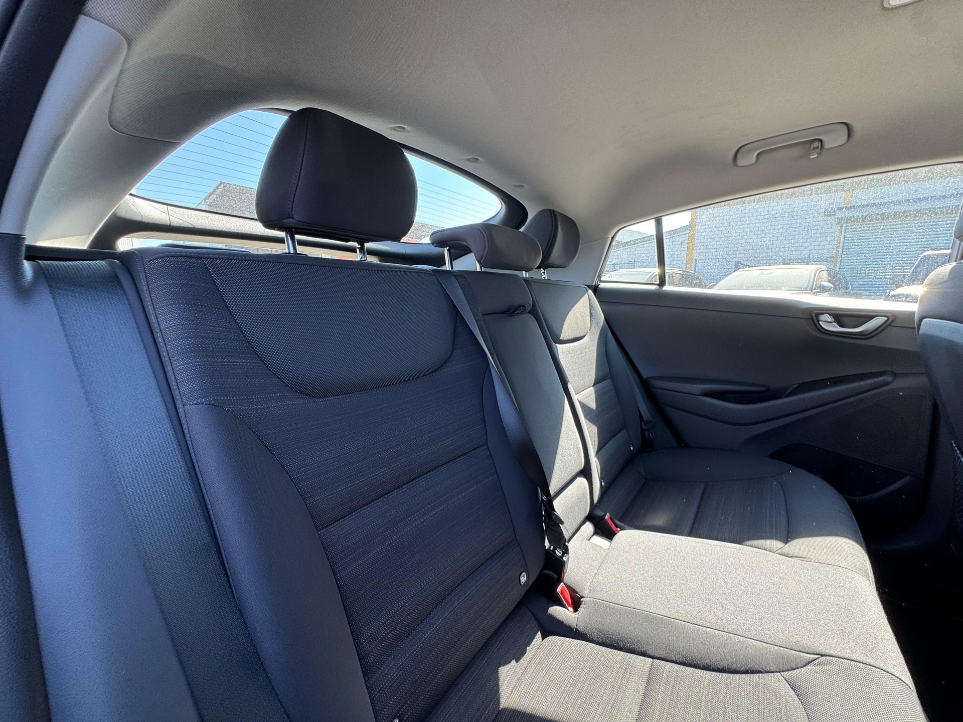 HYUNDAI Ioniq 1.6 GDi HEV Launch DCT-image-9