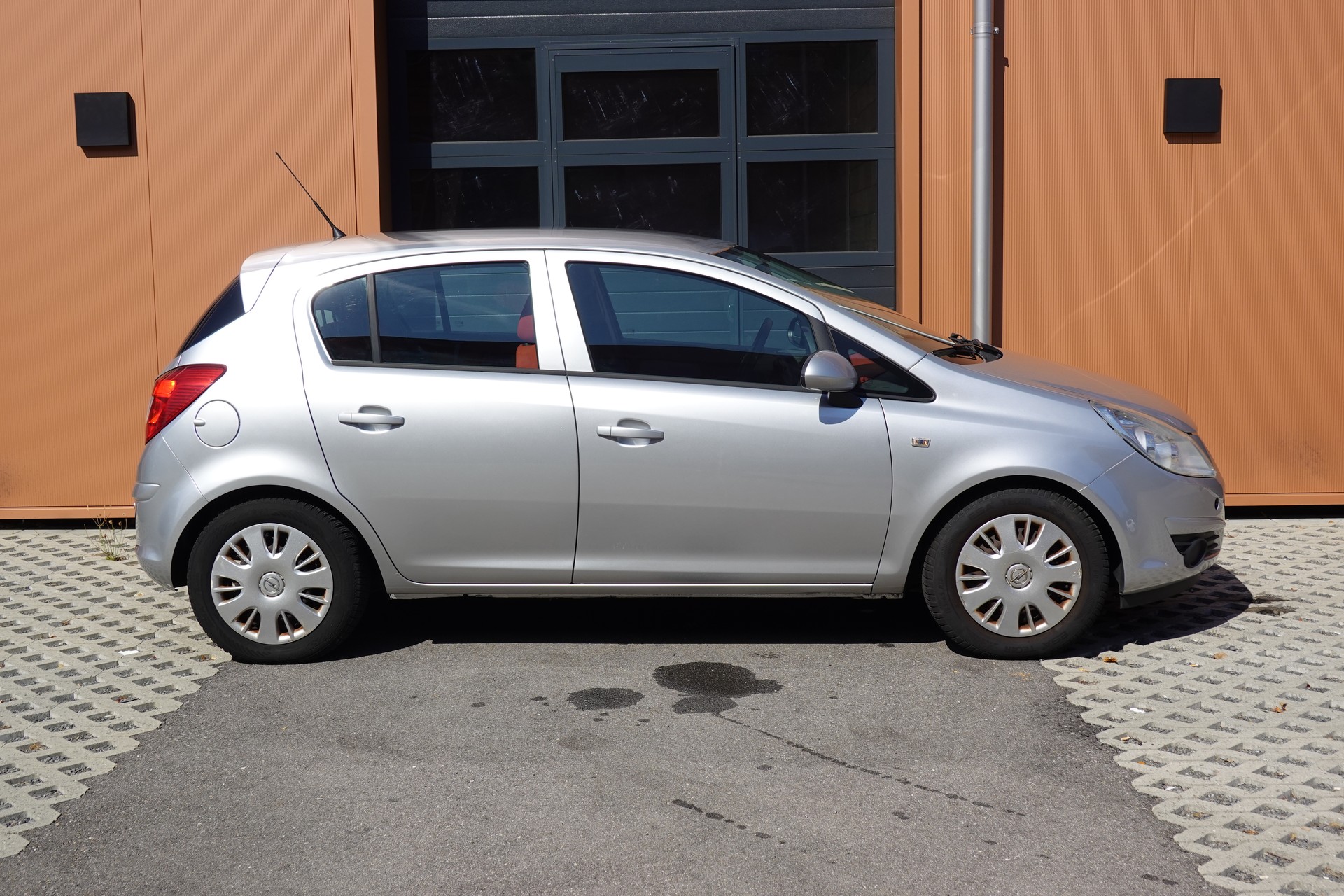 OPEL Corsa 1.4 TP Enjoy "CH Vehicule * Capteur stationnement"-showroom-element-3