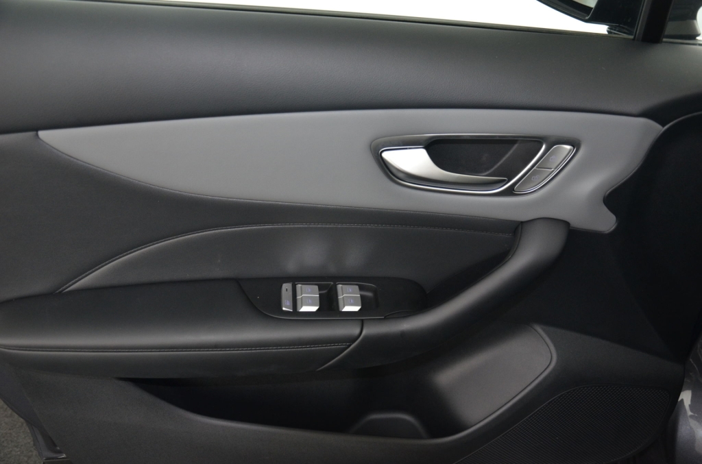 MG 4 EV 64kWh Premium Facelift-image-24