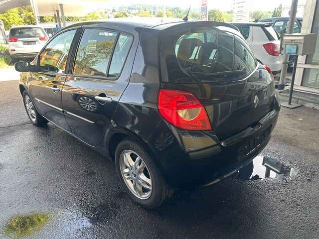 RENAULT Clio 1.6 16V Dynamique-showroom-element-3