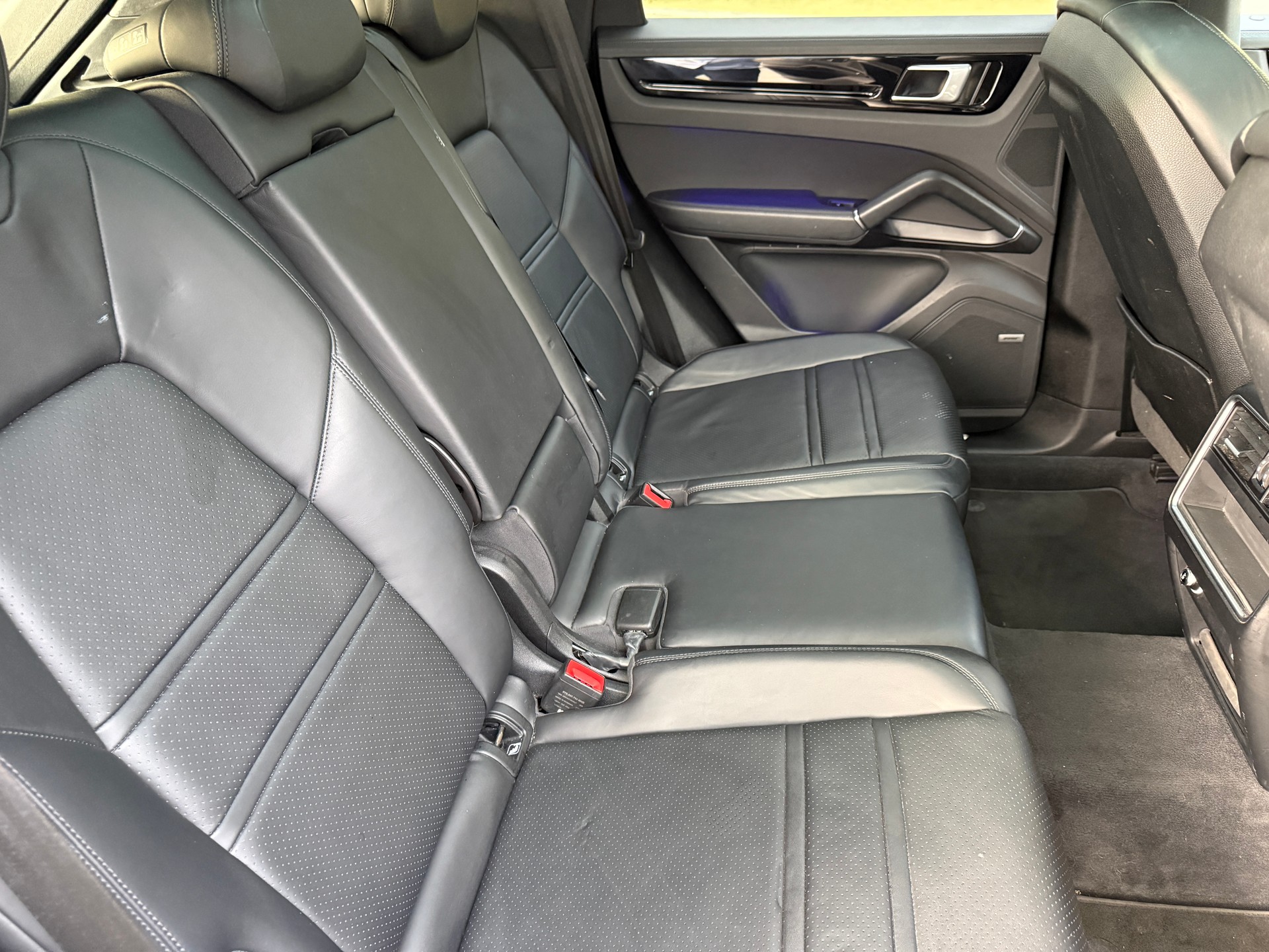 PORSCHE Cayenne-image-15
