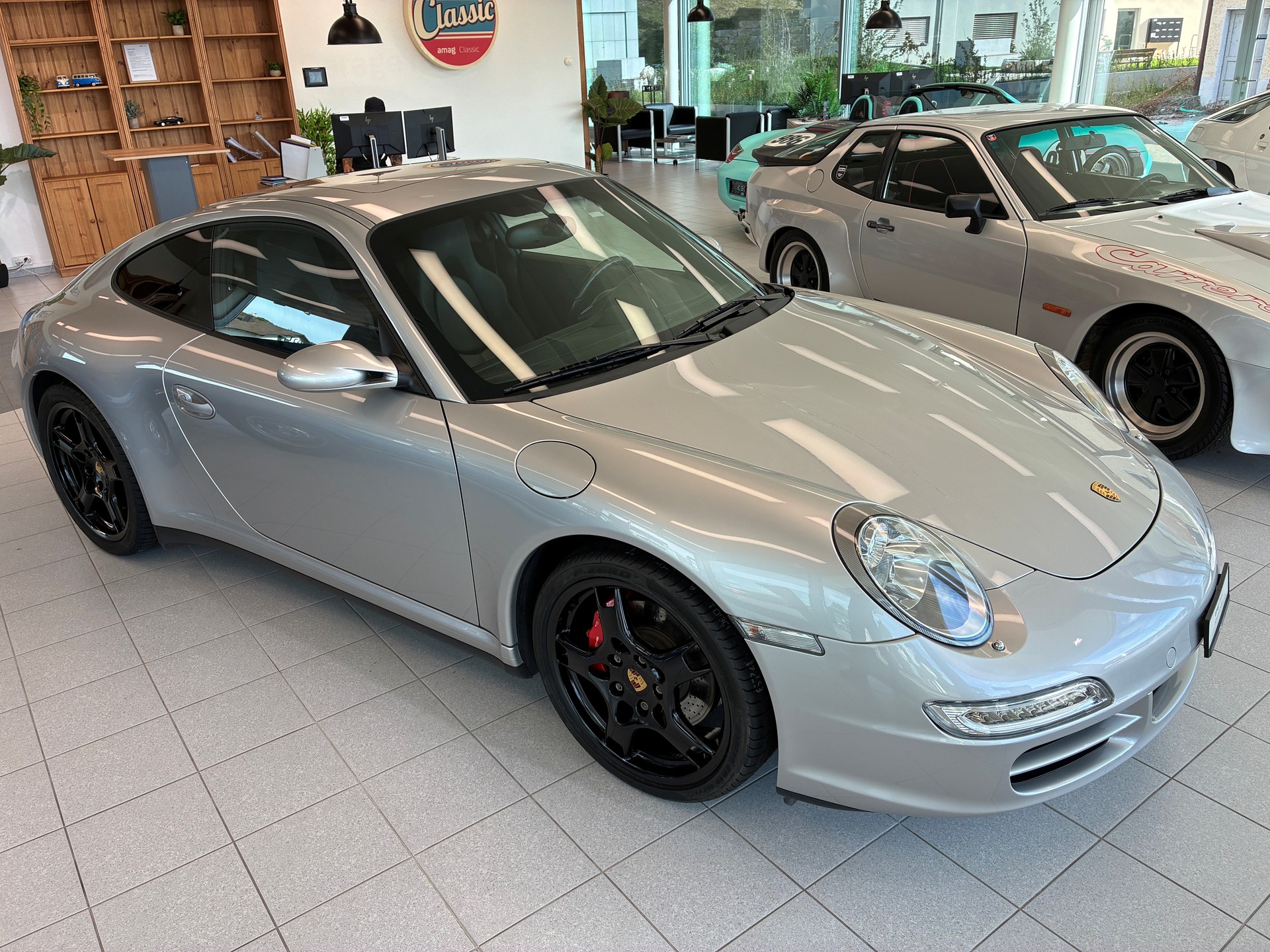 PORSCHE 911 Carrera 4S-image-6