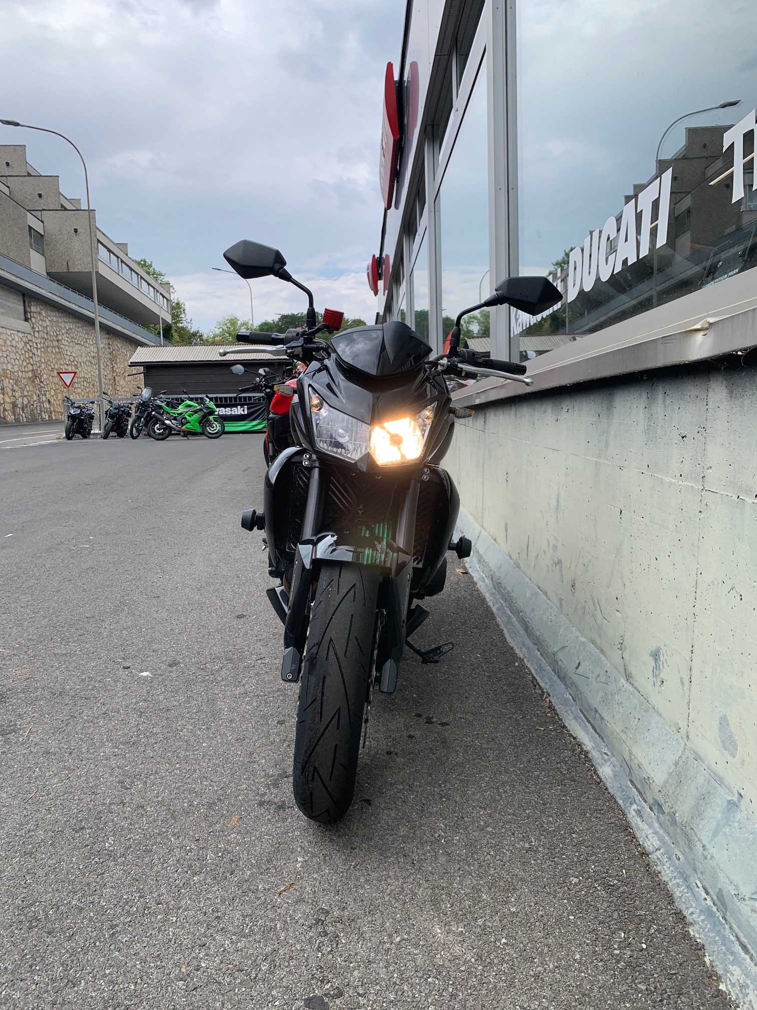 KAWASAKI Z 750 ABS-image-2