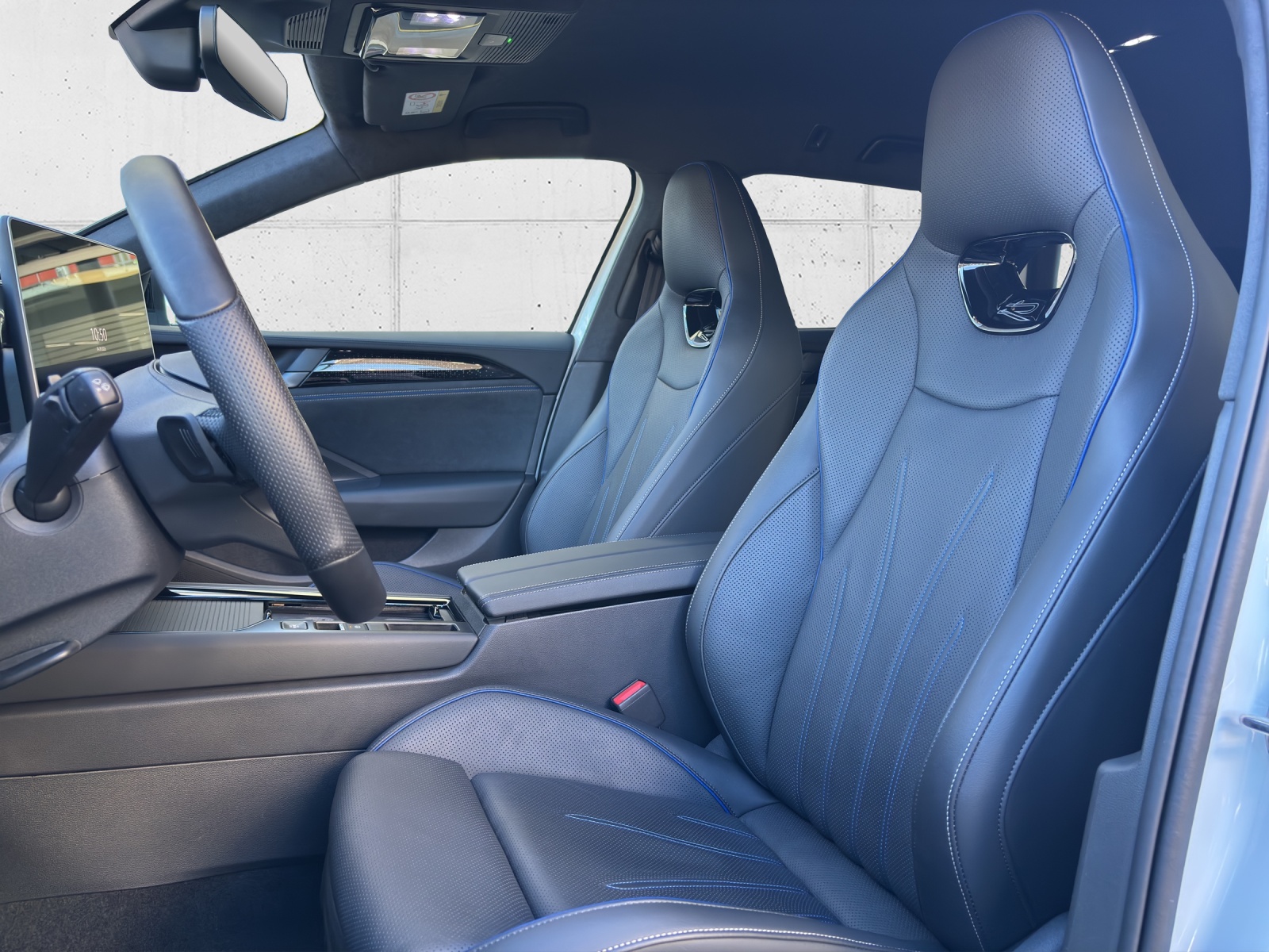 VW New Passat Variant 2.0 TSI evo4 R-Line Signature 4 Motion DSG mit fortl. Werksgarantie bis 07.2030, AHK, Leder & Winterräder-image-28