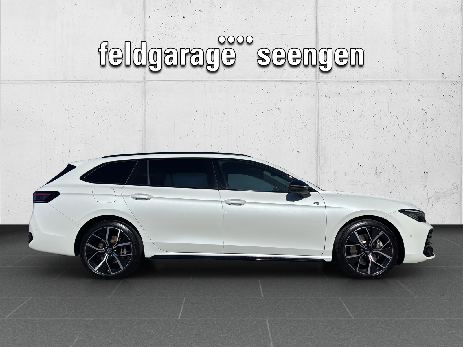 VW New Passat Variant 2.0 TSI evo4 R-Line Signature 4 Motion DSG mit fortl. Werksgarantie bis 07.2030, AHK, Leder & Winterräder-showroom-element-3