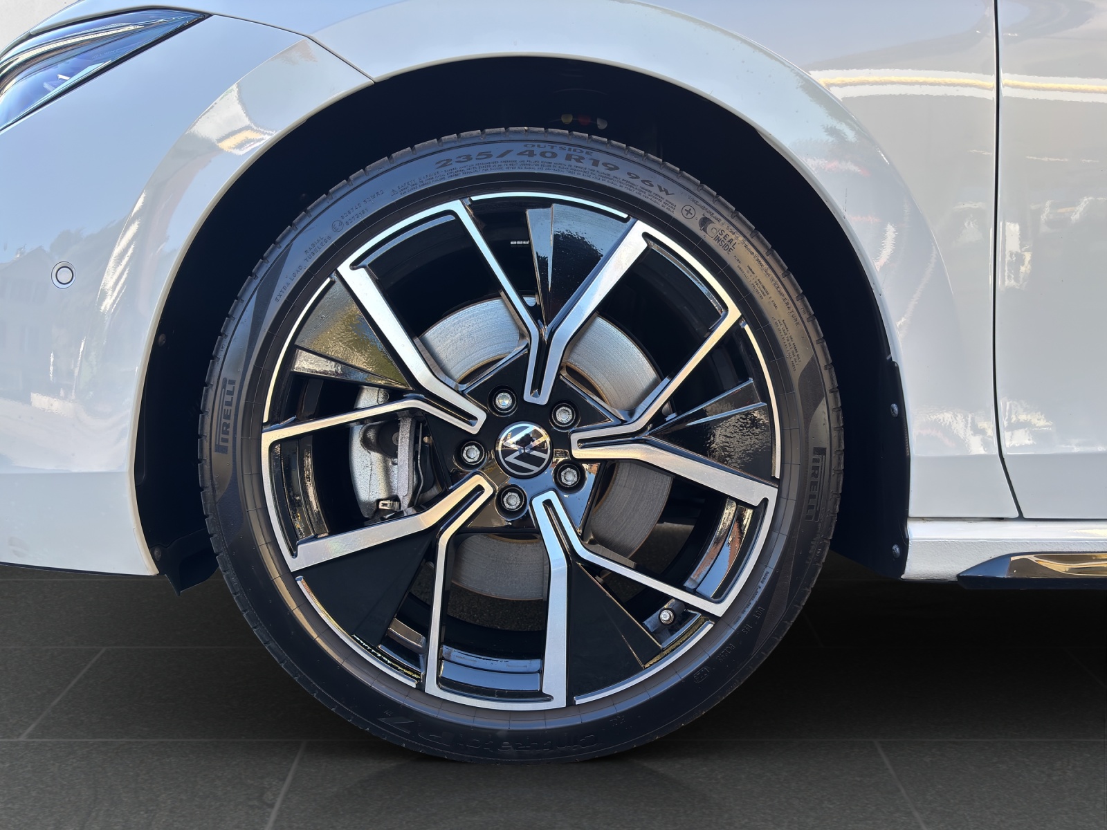 VW New Passat Variant 2.0 TSI evo4 R-Line Signature 4 Motion DSG mit fortl. Werksgarantie bis 07.2030, AHK, Leder & Winterräder-image-10