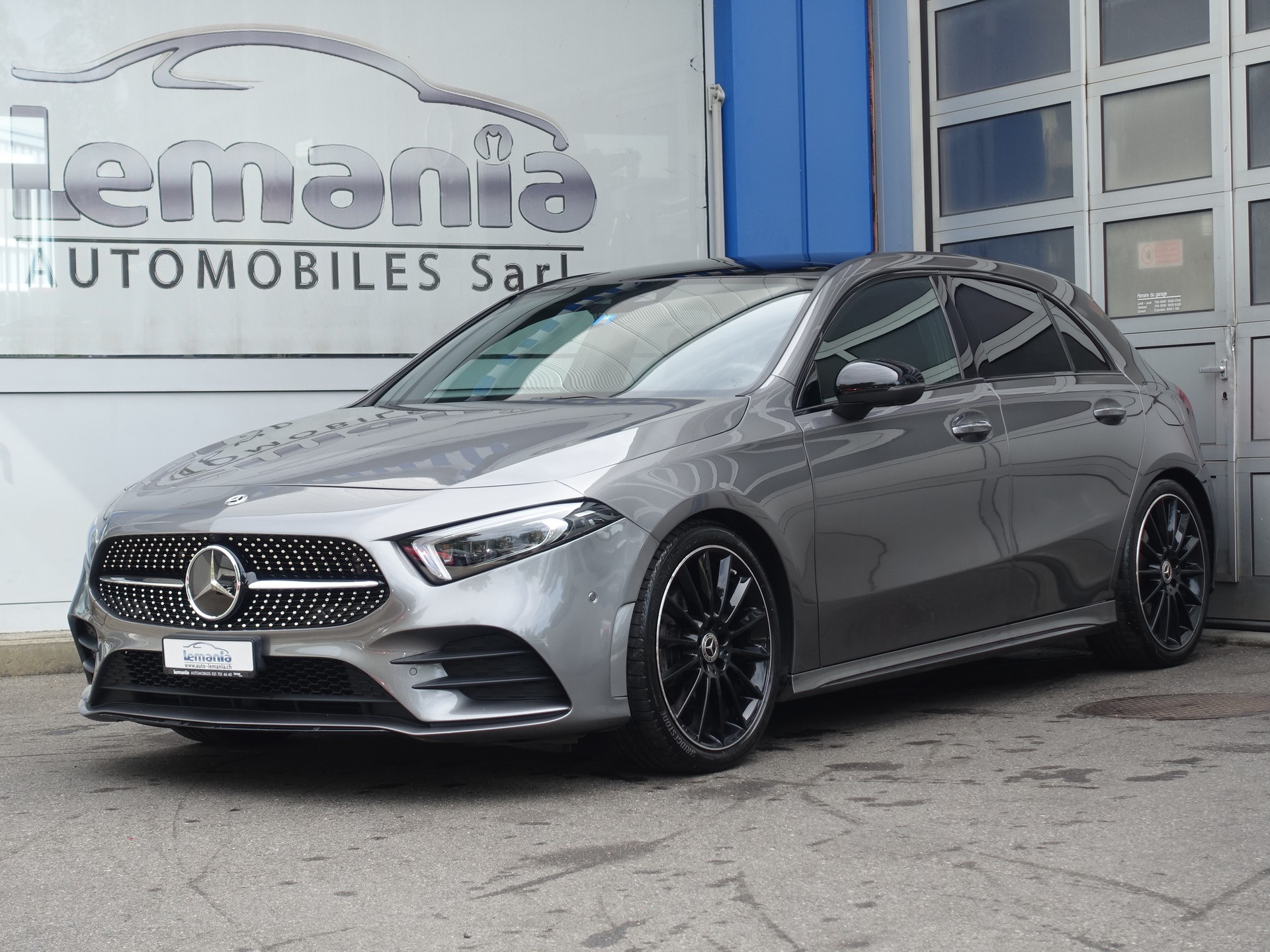 MERCEDES-BENZ A 200 4Matic AMG Line 8G-DCT-showroom-element-1
