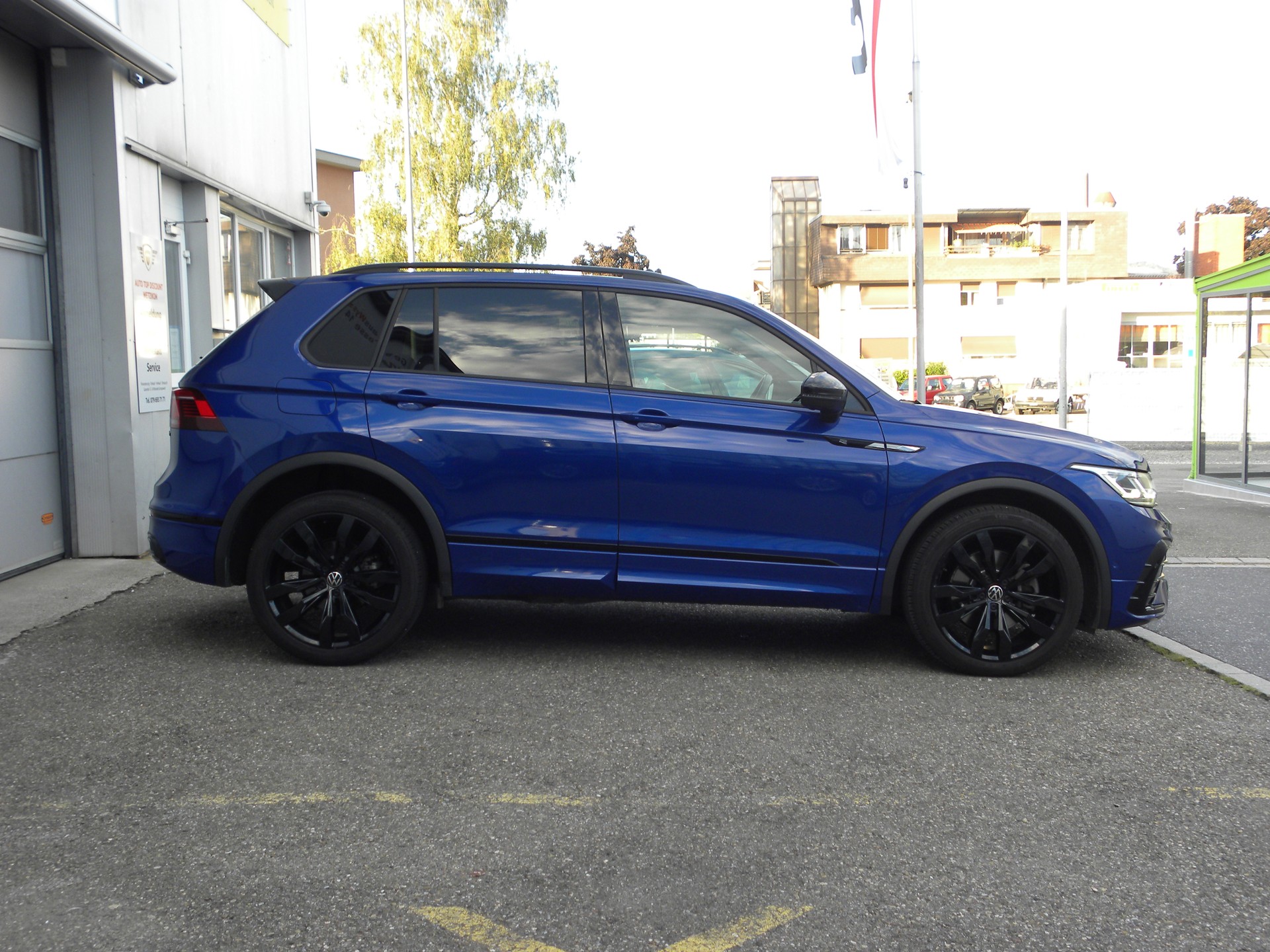 VW Tiguan 2.0 TDI SCR R-Line 4Motion DSG-image-3