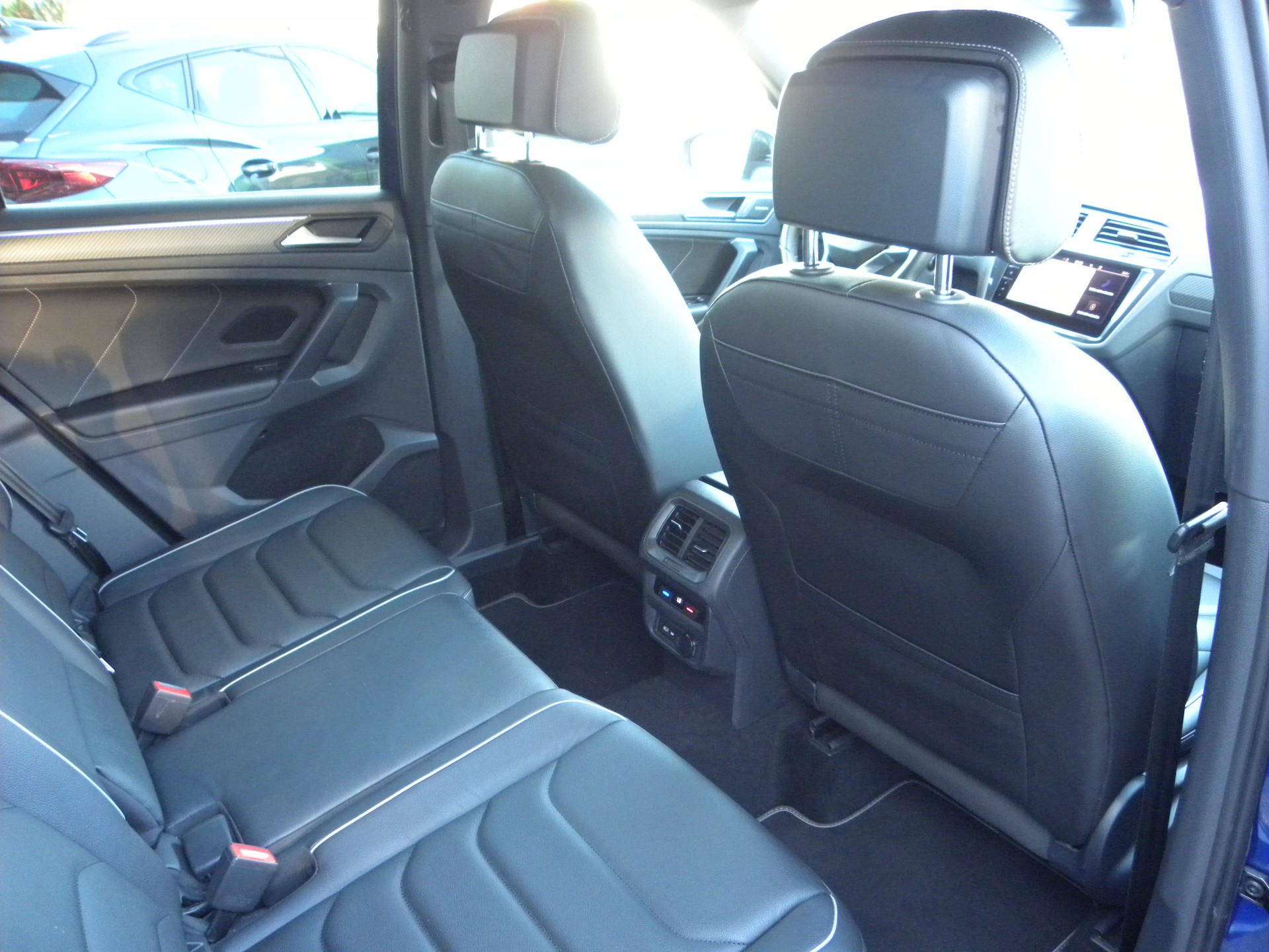 VW Tiguan 2.0 TDI SCR R-Line 4Motion DSG-image-10