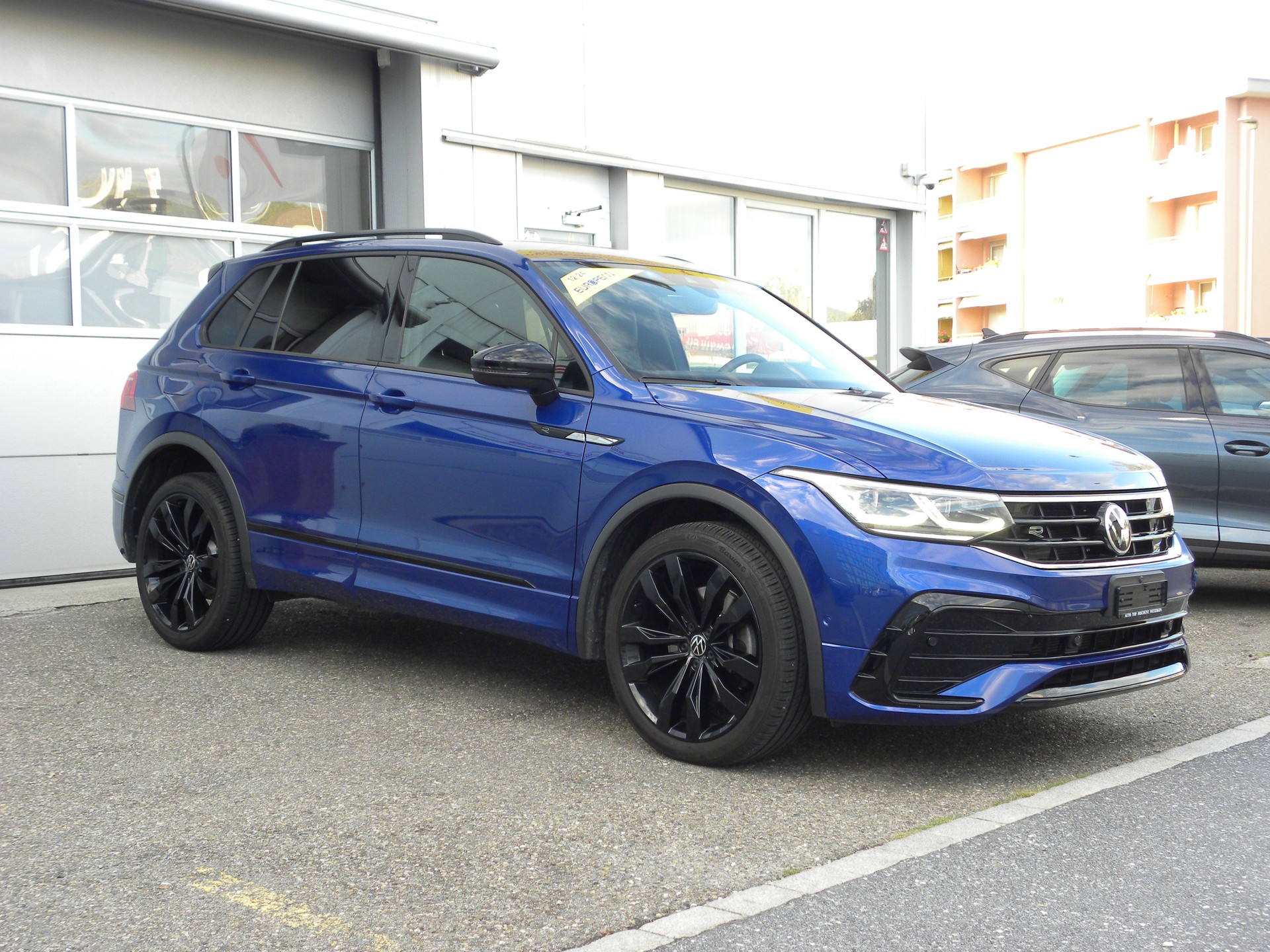 VW Tiguan 2.0 TDI SCR R-Line 4Motion DSG-image-1