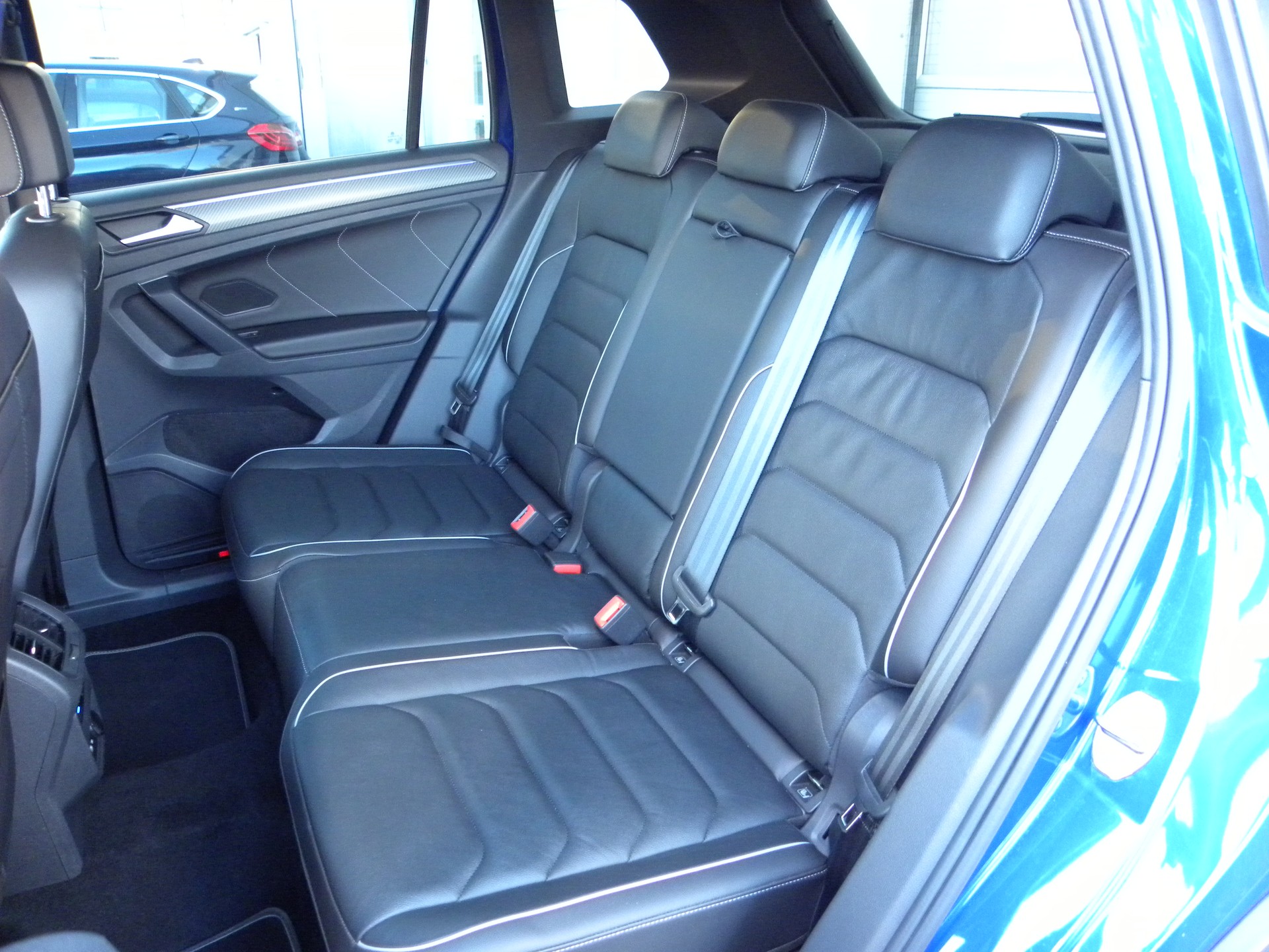 VW Tiguan 2.0 TDI SCR R-Line 4Motion DSG-image-9
