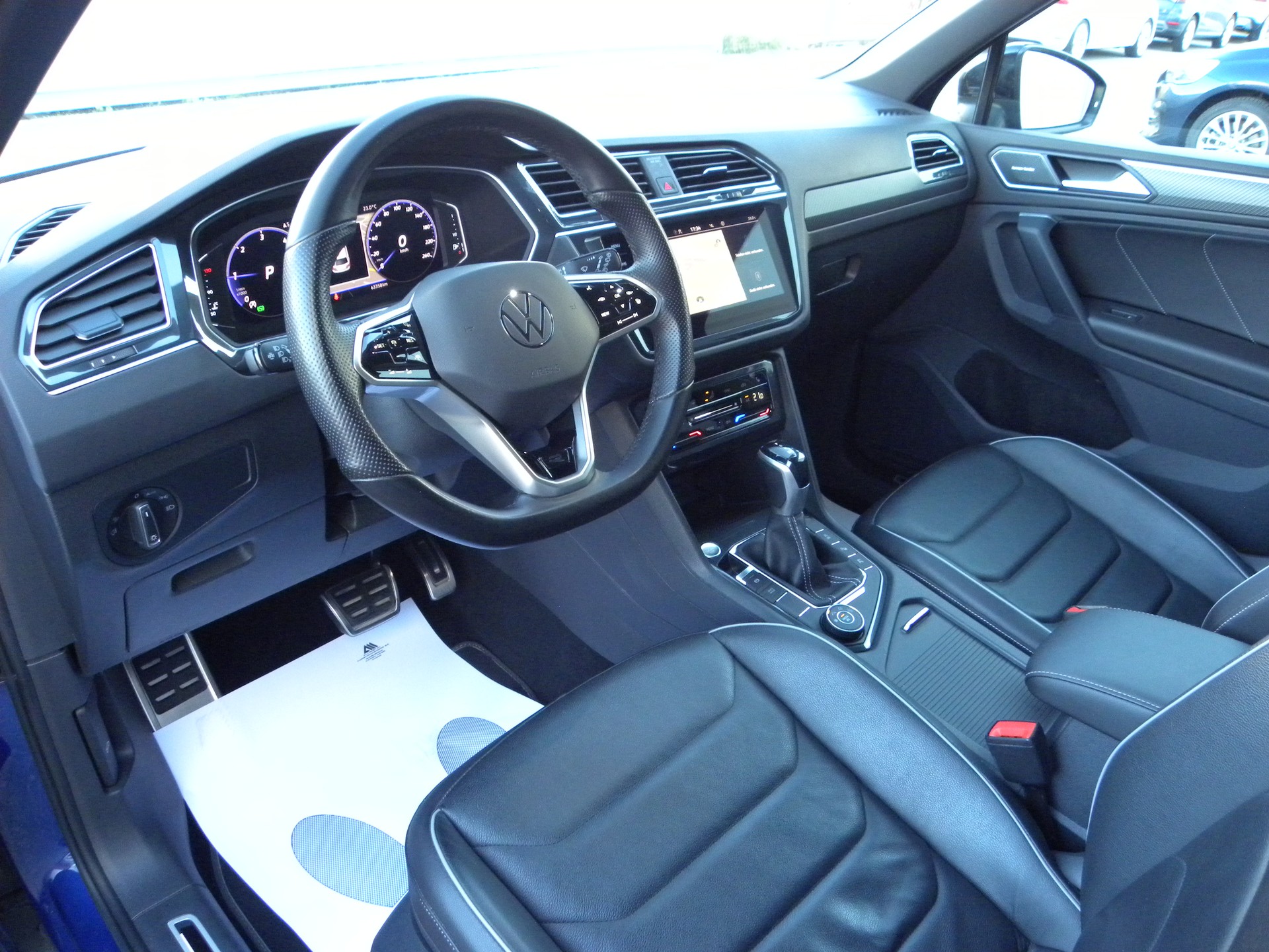 VW Tiguan 2.0 TDI SCR R-Line 4Motion DSG-image-6