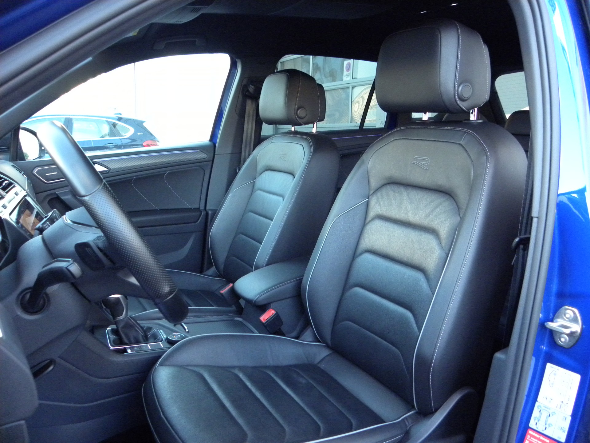 VW Tiguan 2.0 TDI SCR R-Line 4Motion DSG-image-8