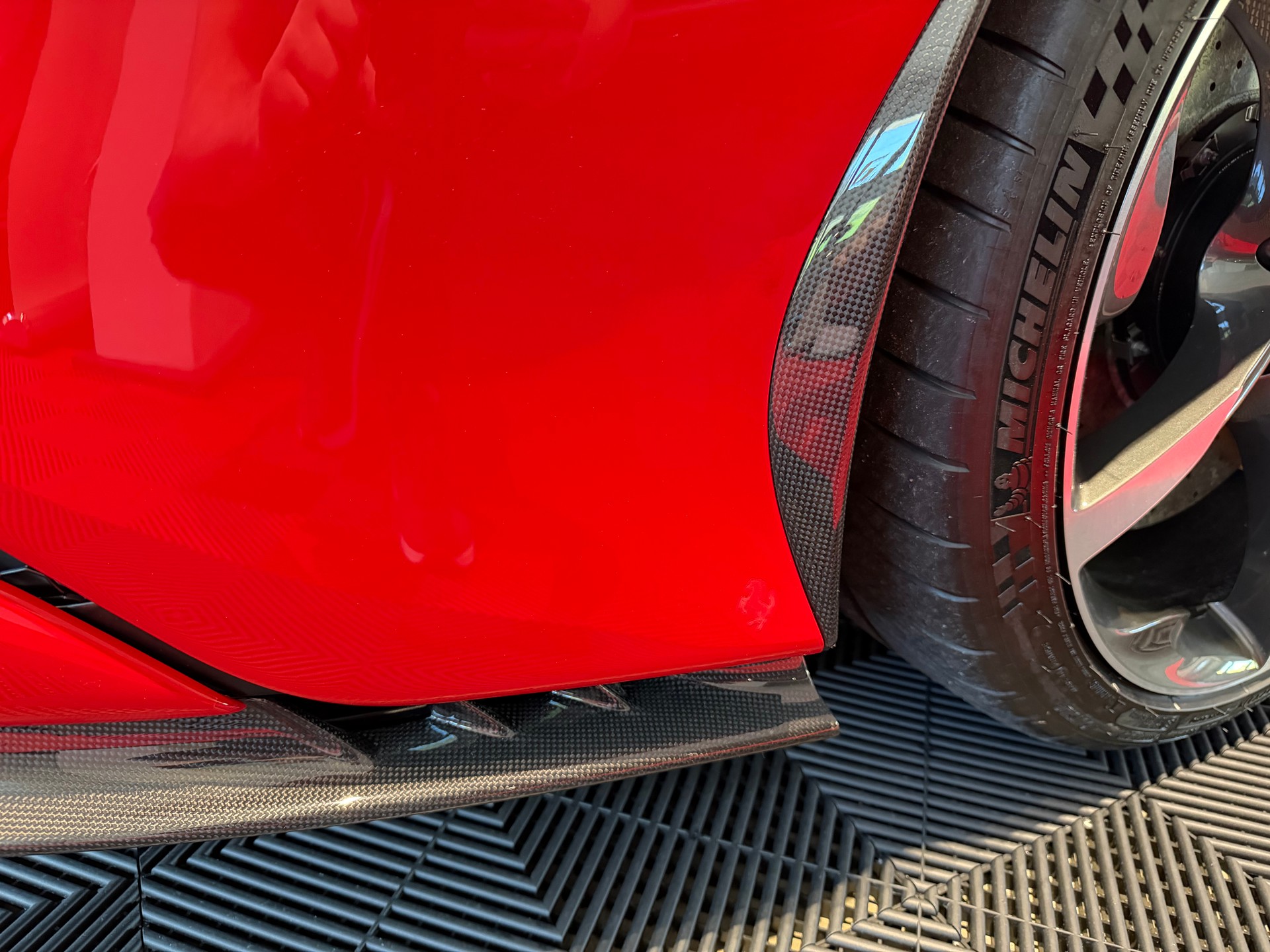 FERRARI SF90 Spider-showroom-element-1