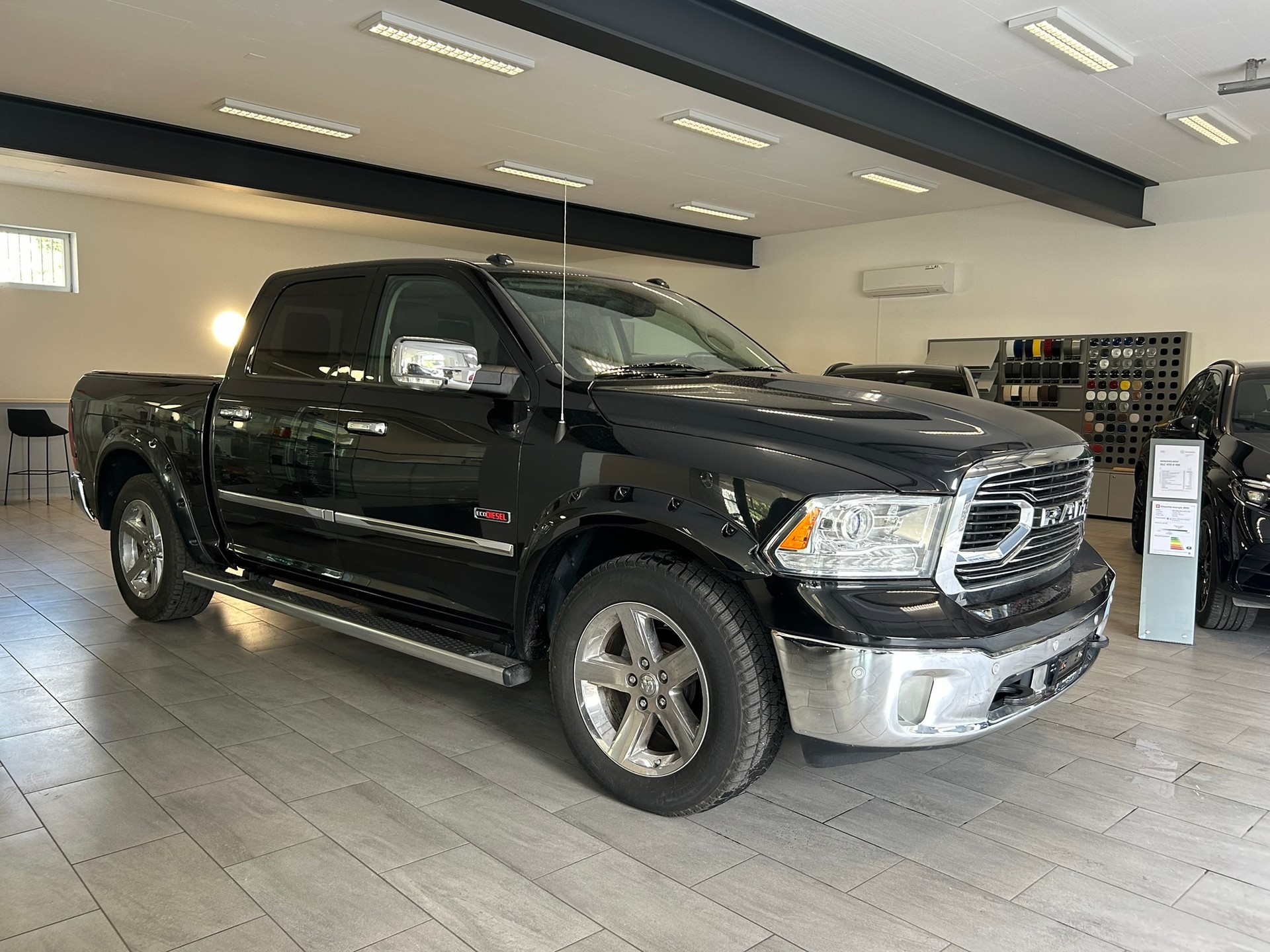 DODGE RAM 1500 LARAMIE-showroom-element-2