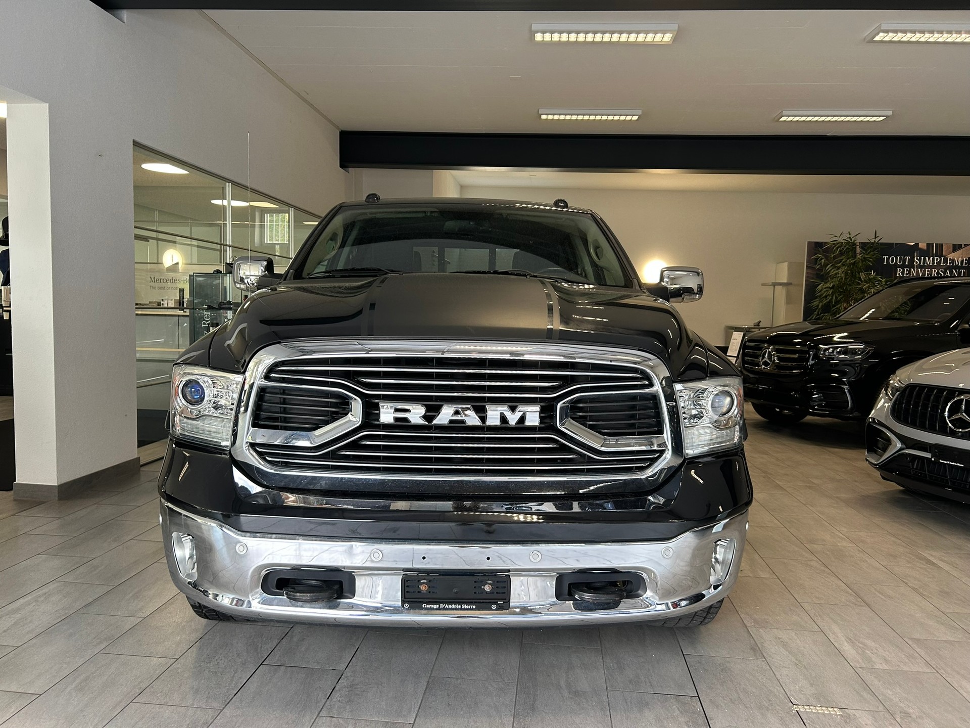 DODGE RAM 1500 LARAMIE-showroom-element-1