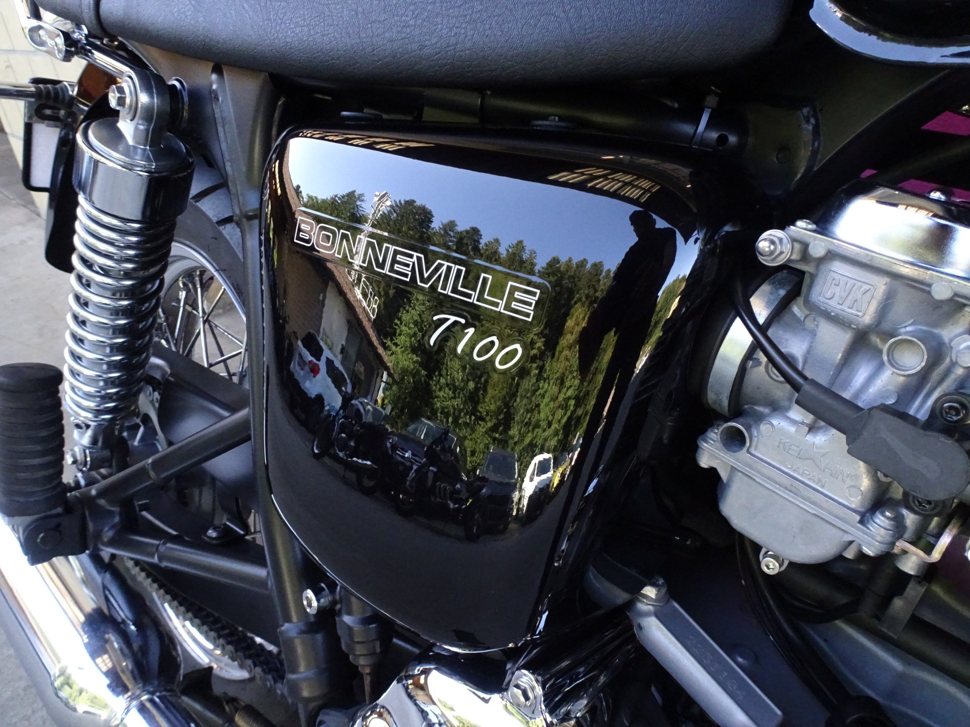 TRIUMPH Bonneville 900 T100-image-13