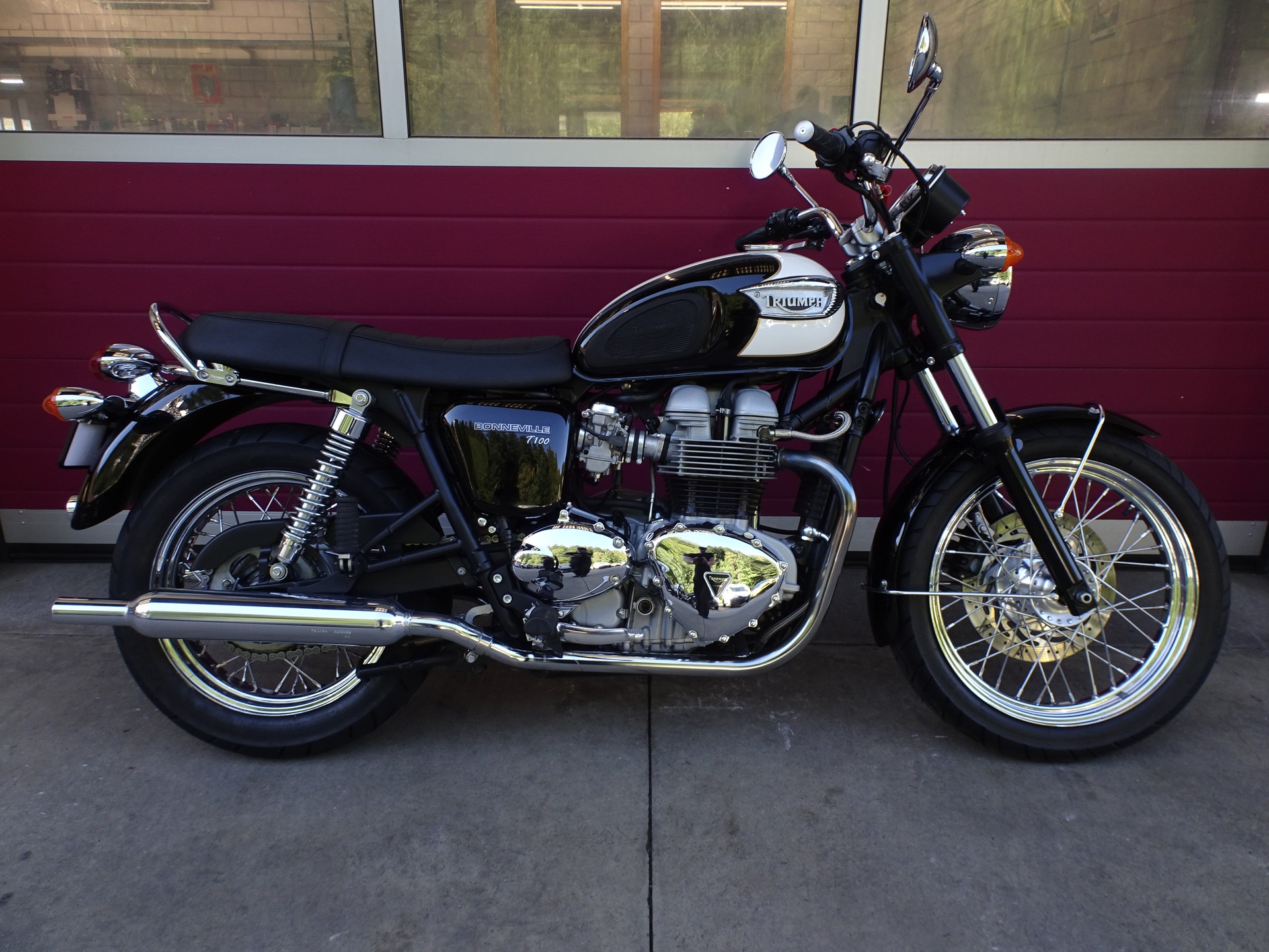 TRIUMPH Bonneville 900 T100-image-0