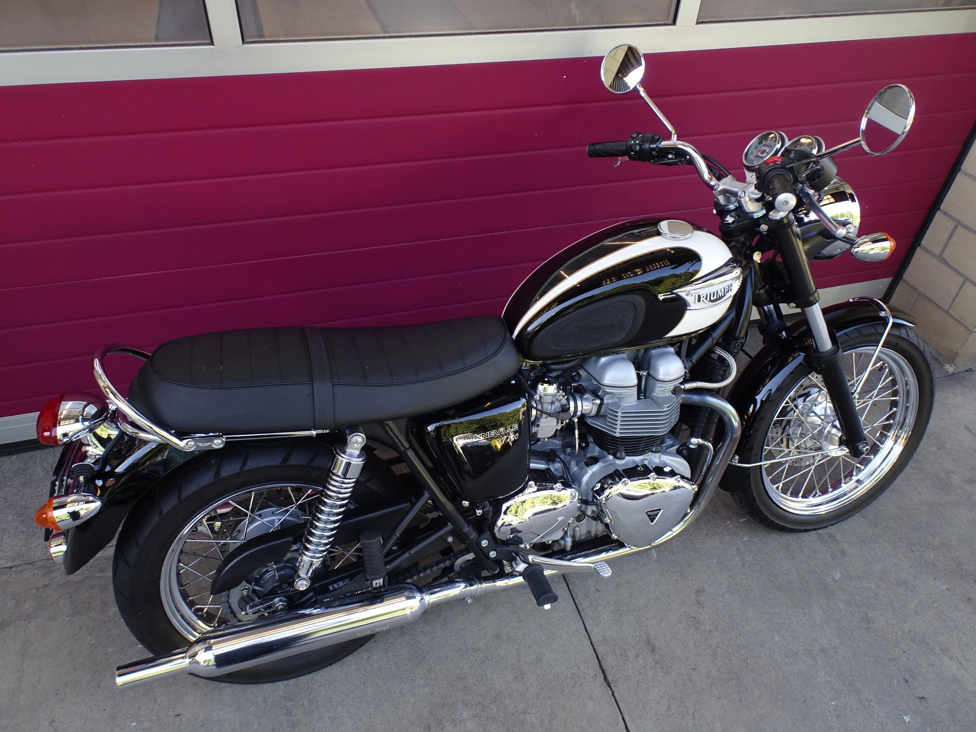 TRIUMPH Bonneville 900 T100-image-14