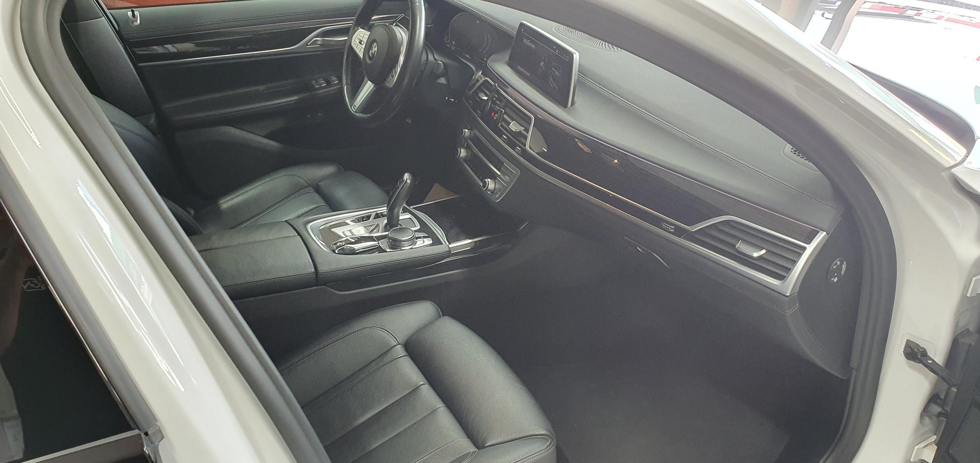 BMW 740i M-Sport-image-6