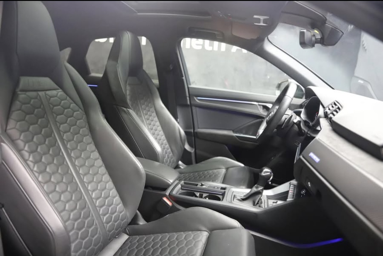 AUDI RS Q3 Sportback quattro S tronic-image-4