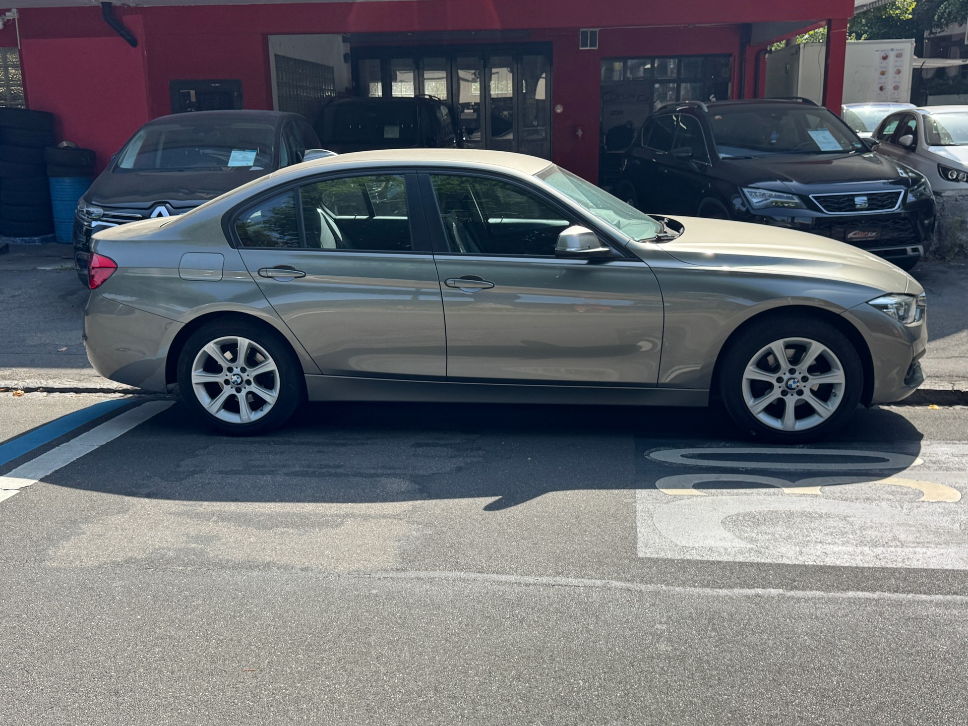 BMW 320i xDrive Sport Line Steptronic-image-6