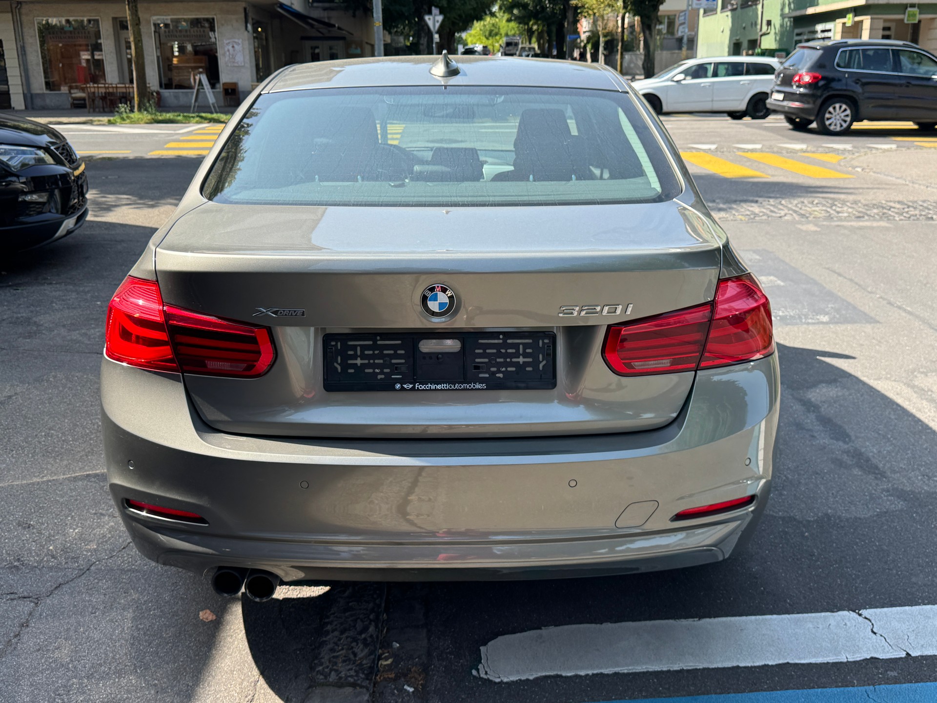 BMW 320i xDrive Sport Line Steptronic-image-4