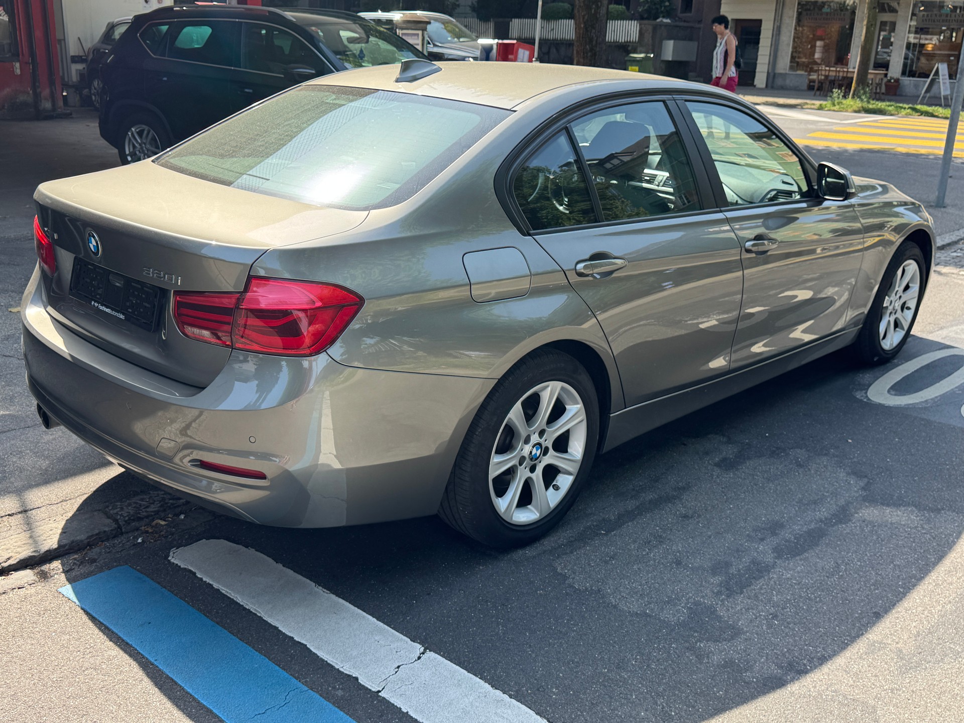 BMW 320i xDrive Sport Line Steptronic-image-3