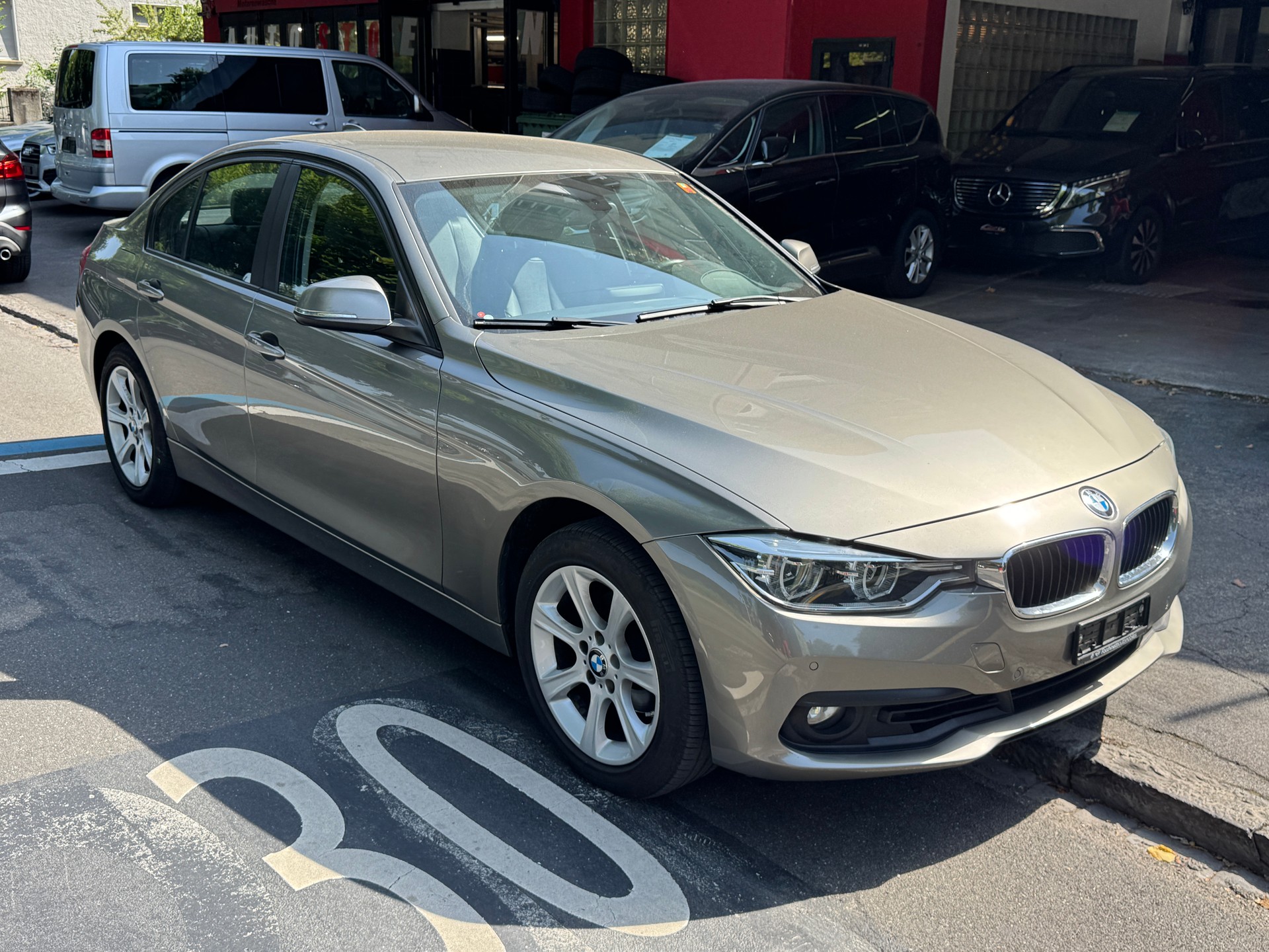 BMW 320i xDrive Sport Line Steptronic-image-2