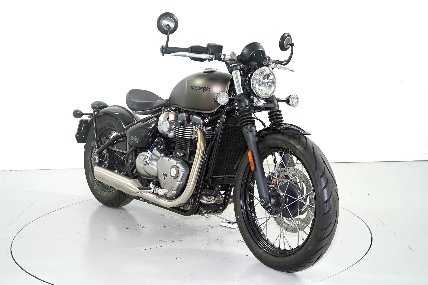 TRIUMPH Bonneville 1200 Bobber ABS-image-1