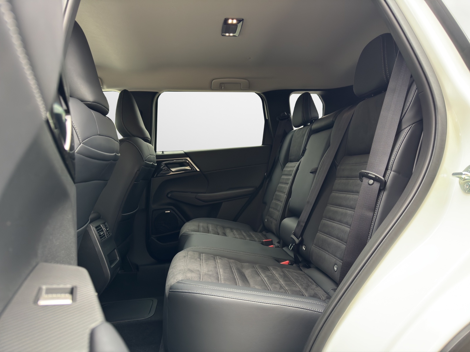 MITSUBISHI Outlander 2.4 PHEV Invite 4x4-image-7