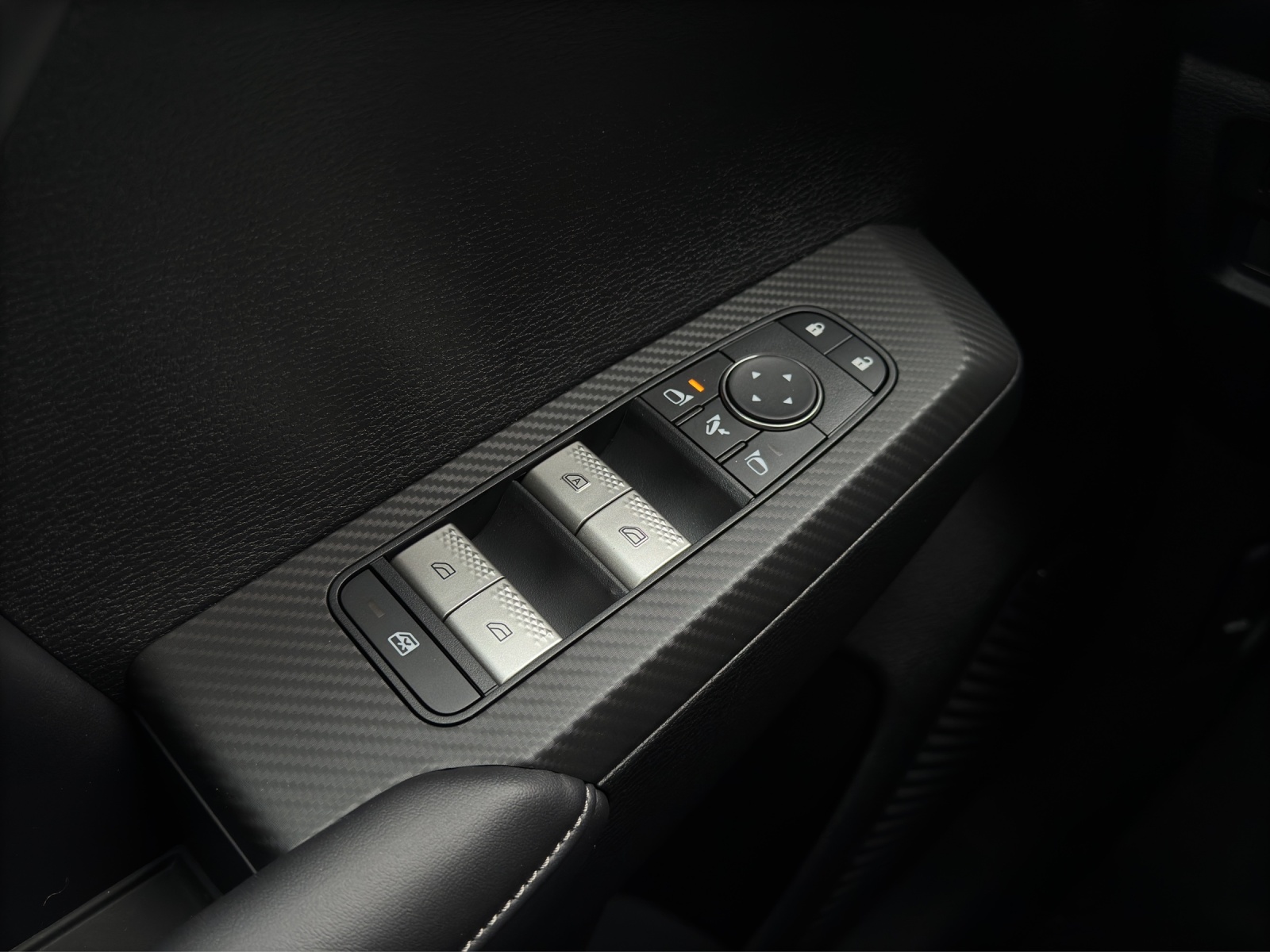 MITSUBISHI Outlander 2.4 PHEV Invite 4x4-image-13