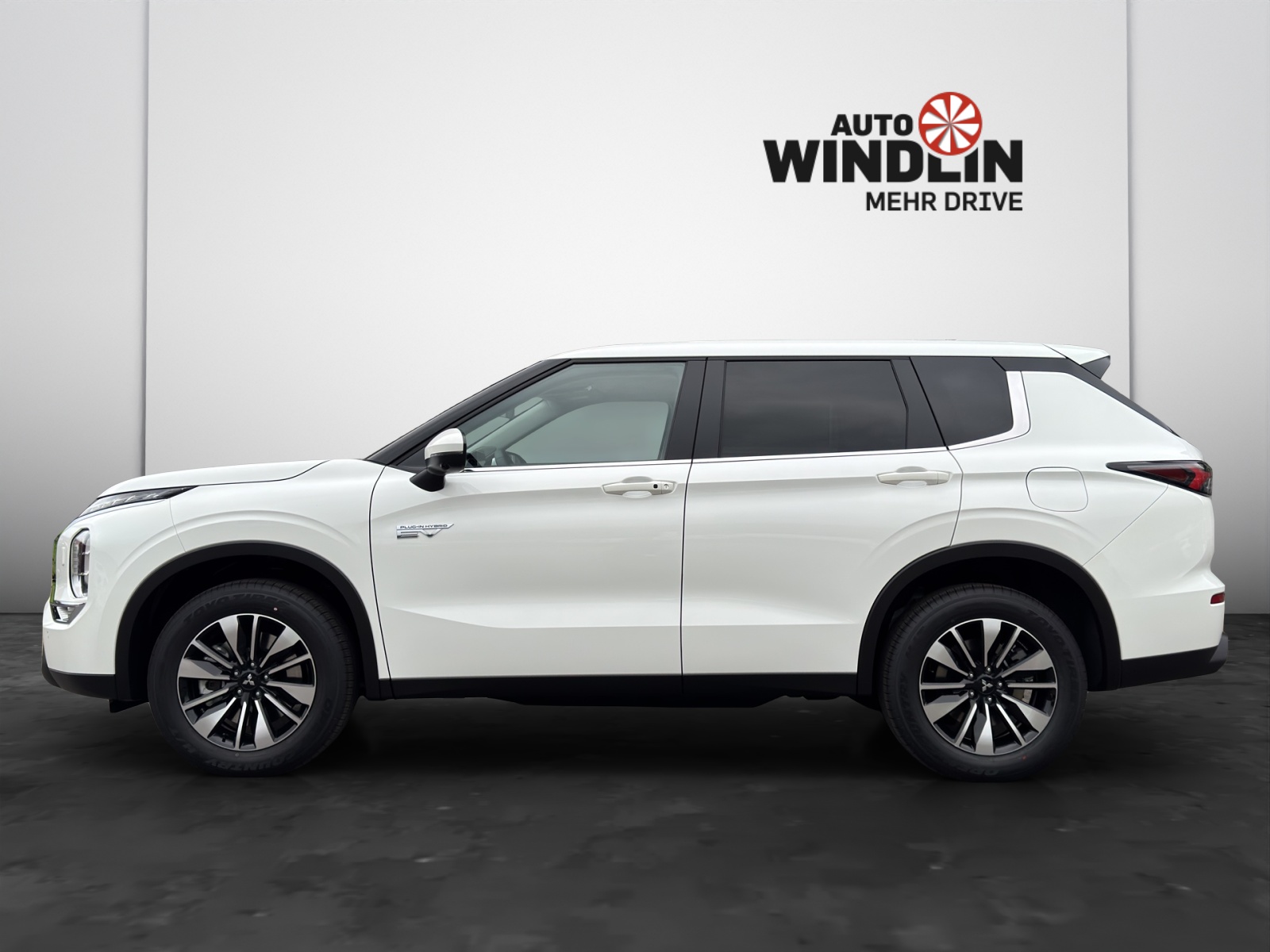 MITSUBISHI Outlander 2.4 PHEV Invite 4x4-showroom-element-3
