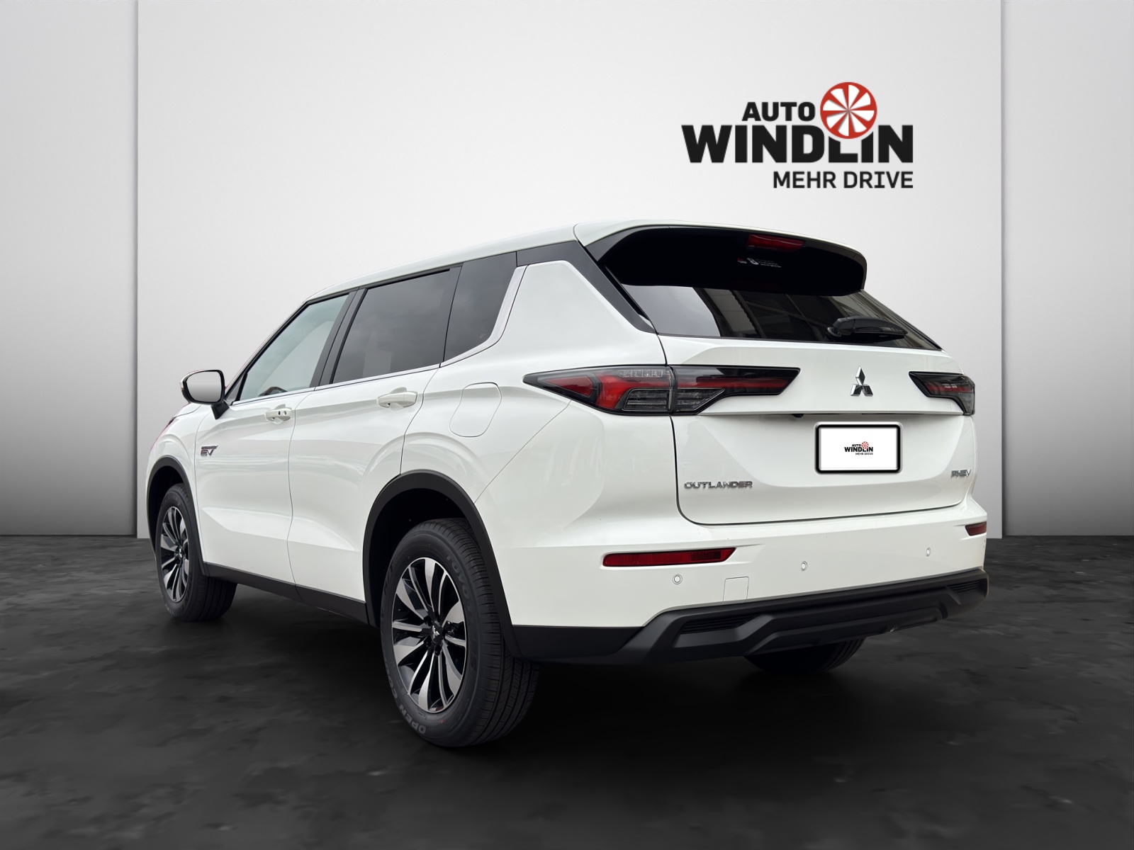 MITSUBISHI Outlander 2.4 PHEV Invite 4x4-showroom-element-2