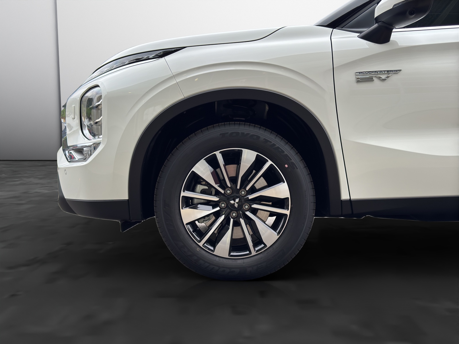 MITSUBISHI Outlander 2.4 PHEV Invite 4x4-image-15