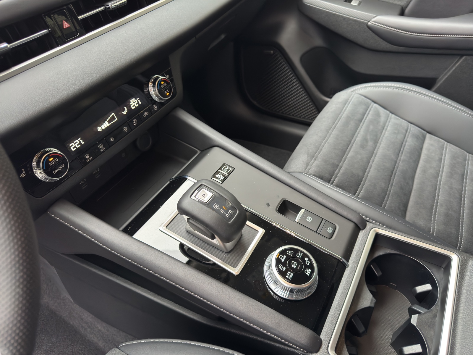 MITSUBISHI Outlander 2.4 PHEV Invite 4x4-image-8