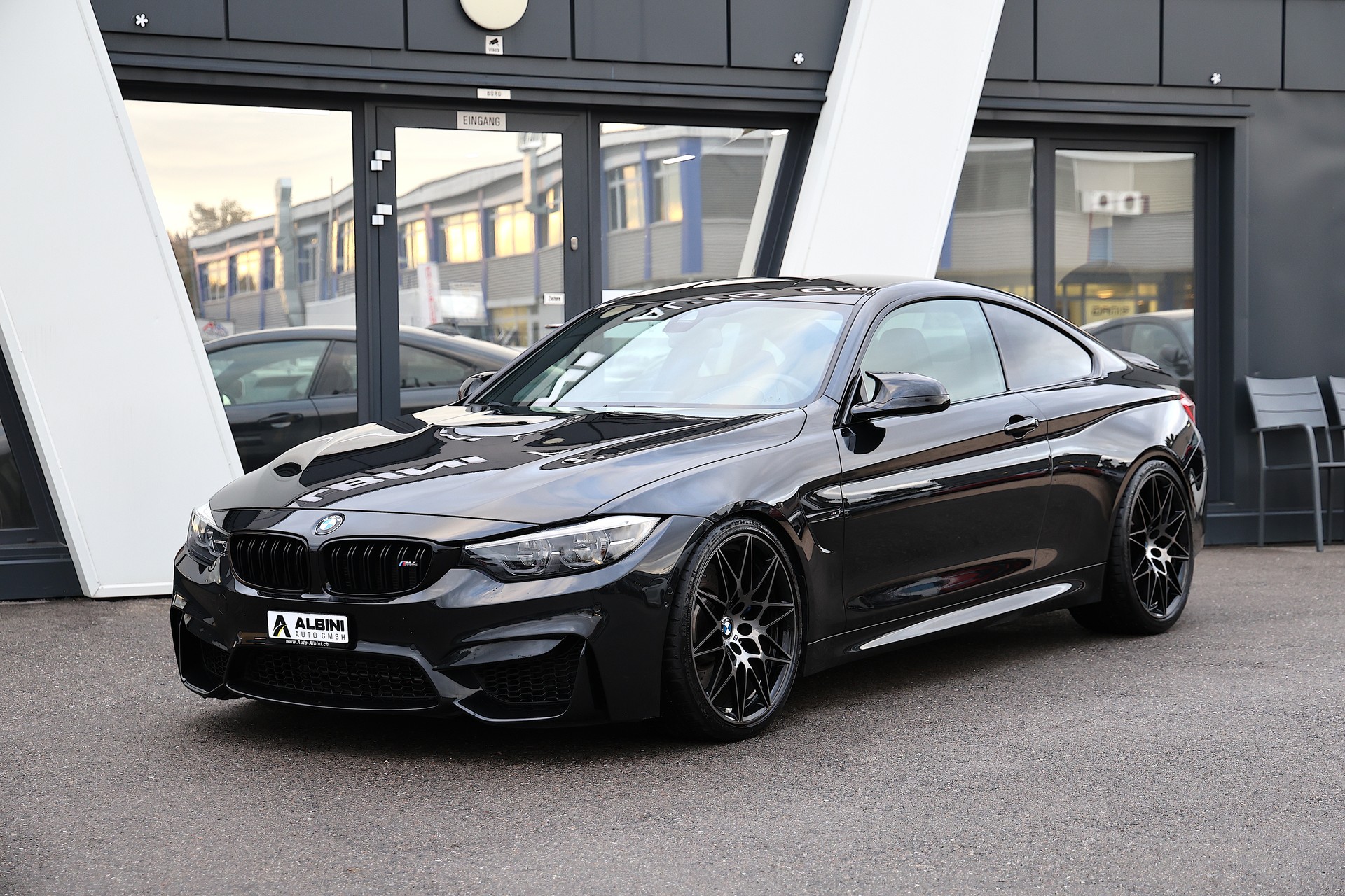 BMW M4 Coupé Competition DKG-showroom-element-1