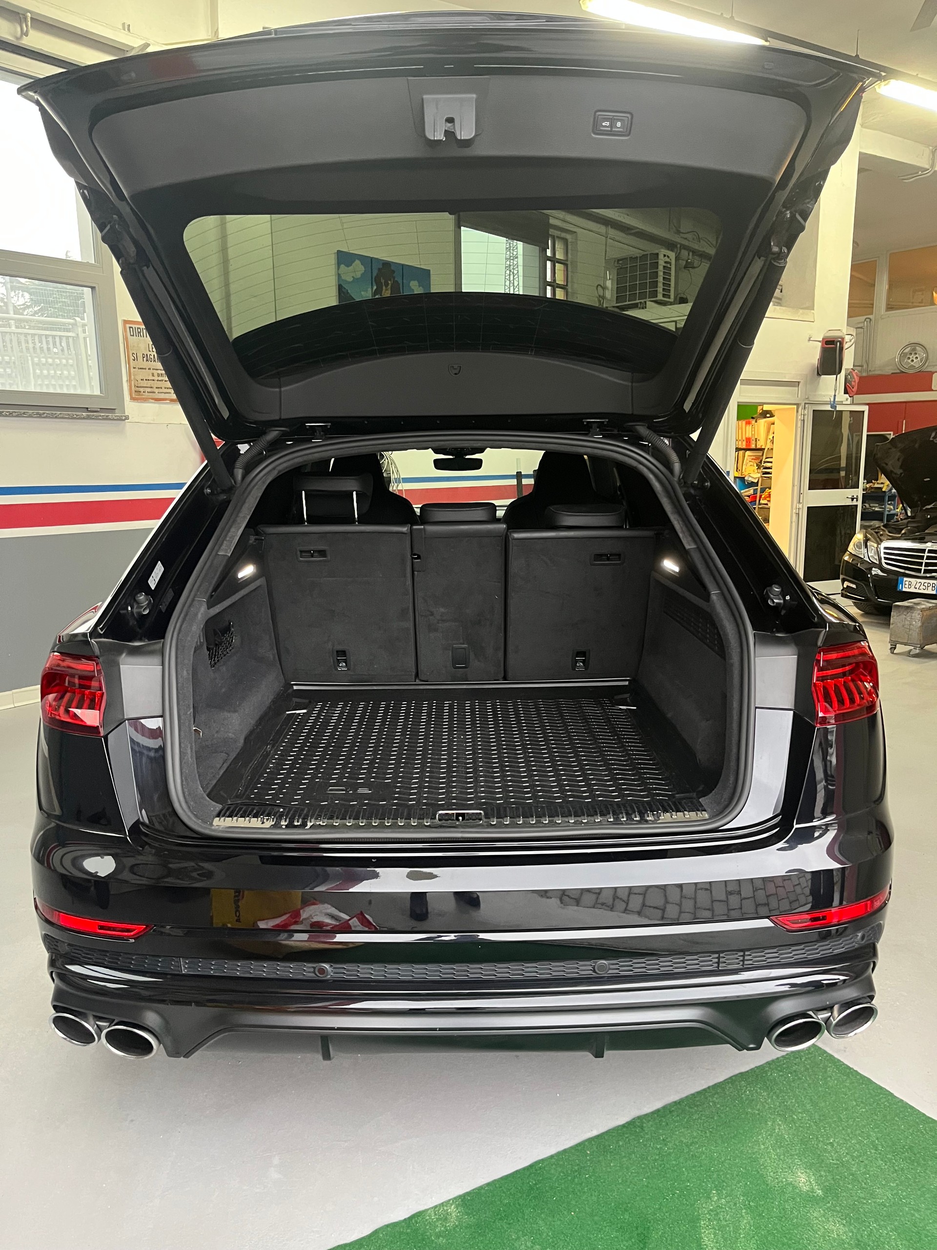AUDI SQ8 50 TDI quattro tiptronic-image-3