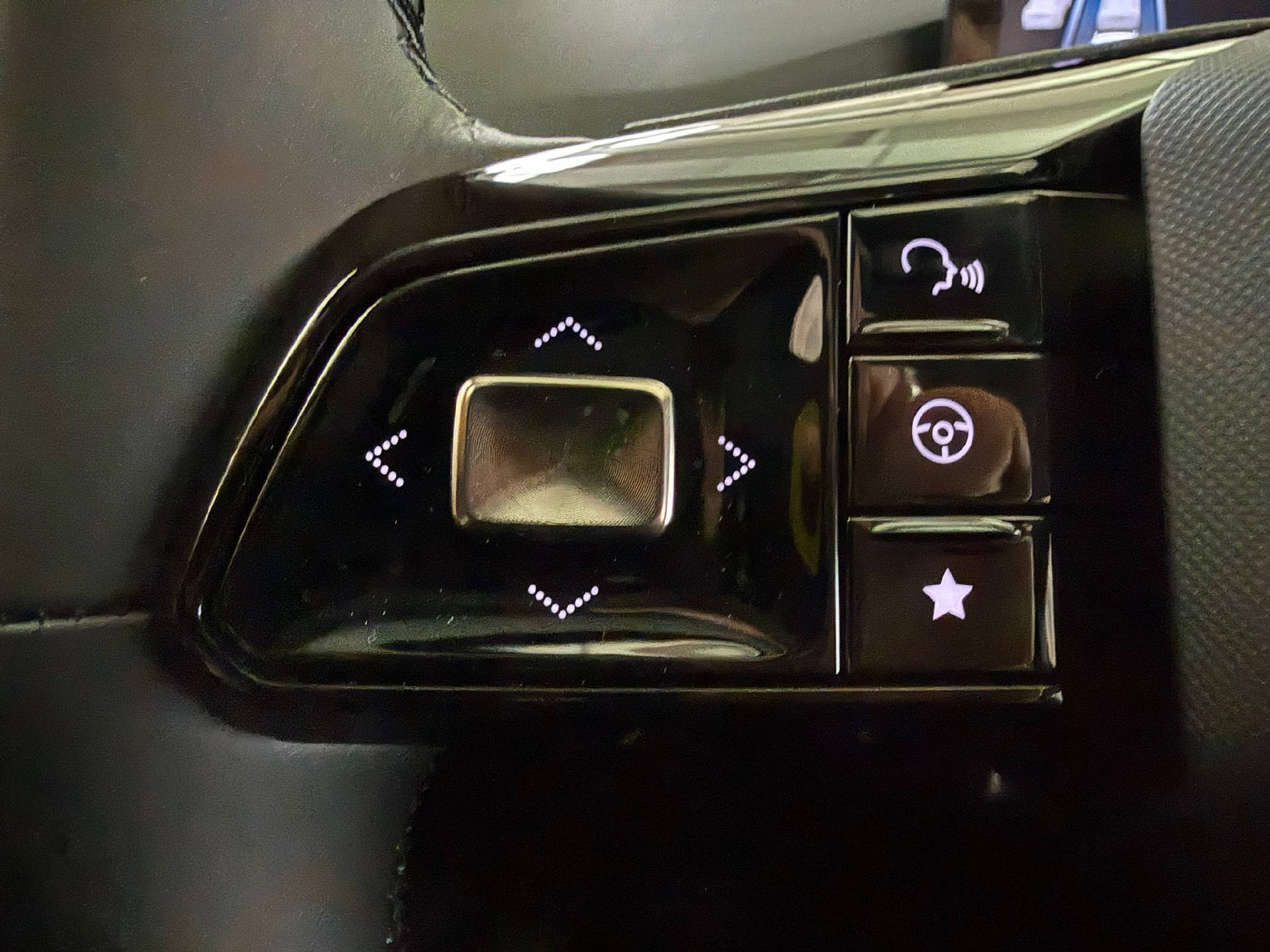 MG 4 64kWh Luxury-image-9