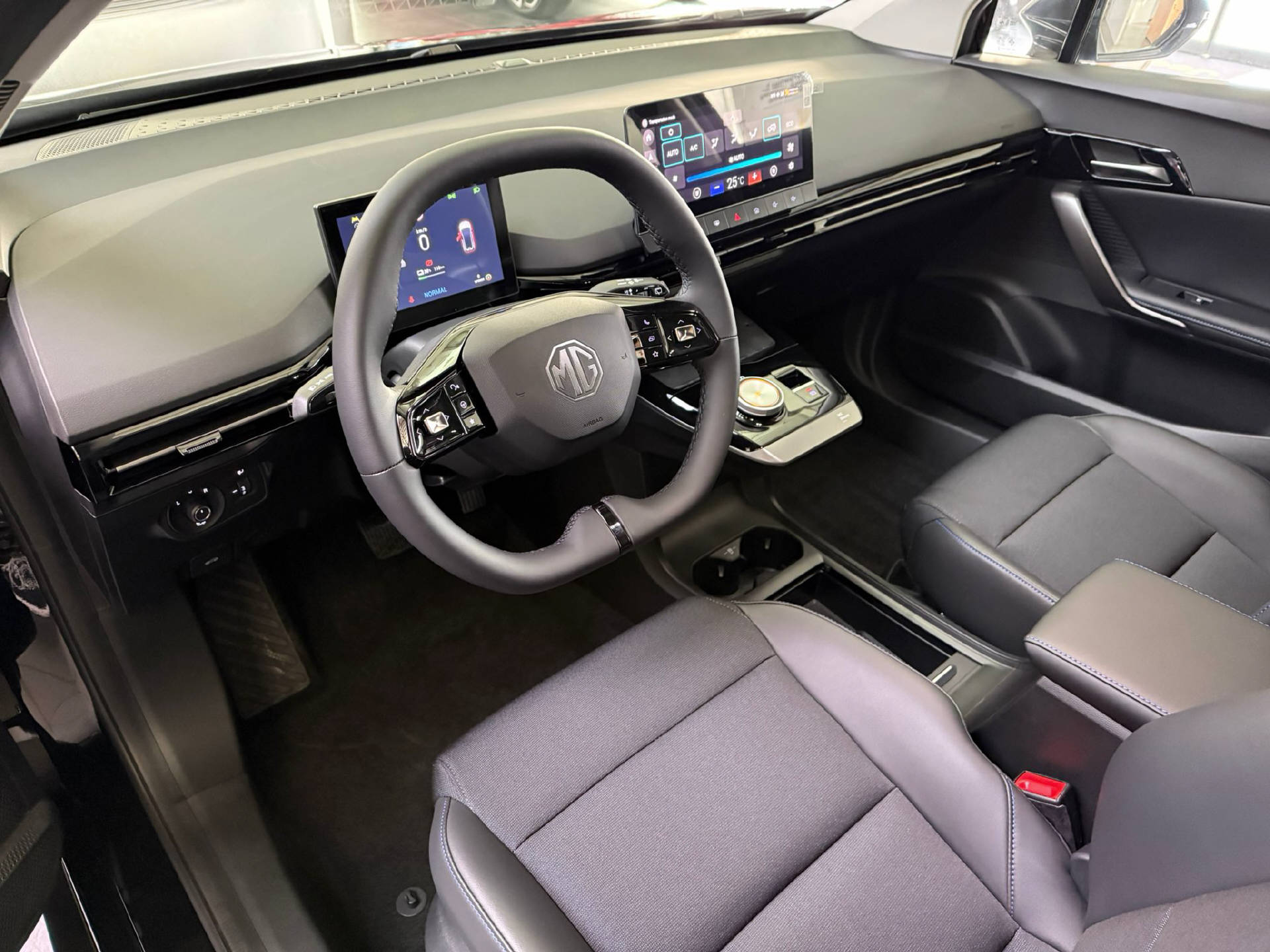 MG 4 64kWh Luxury-image-5