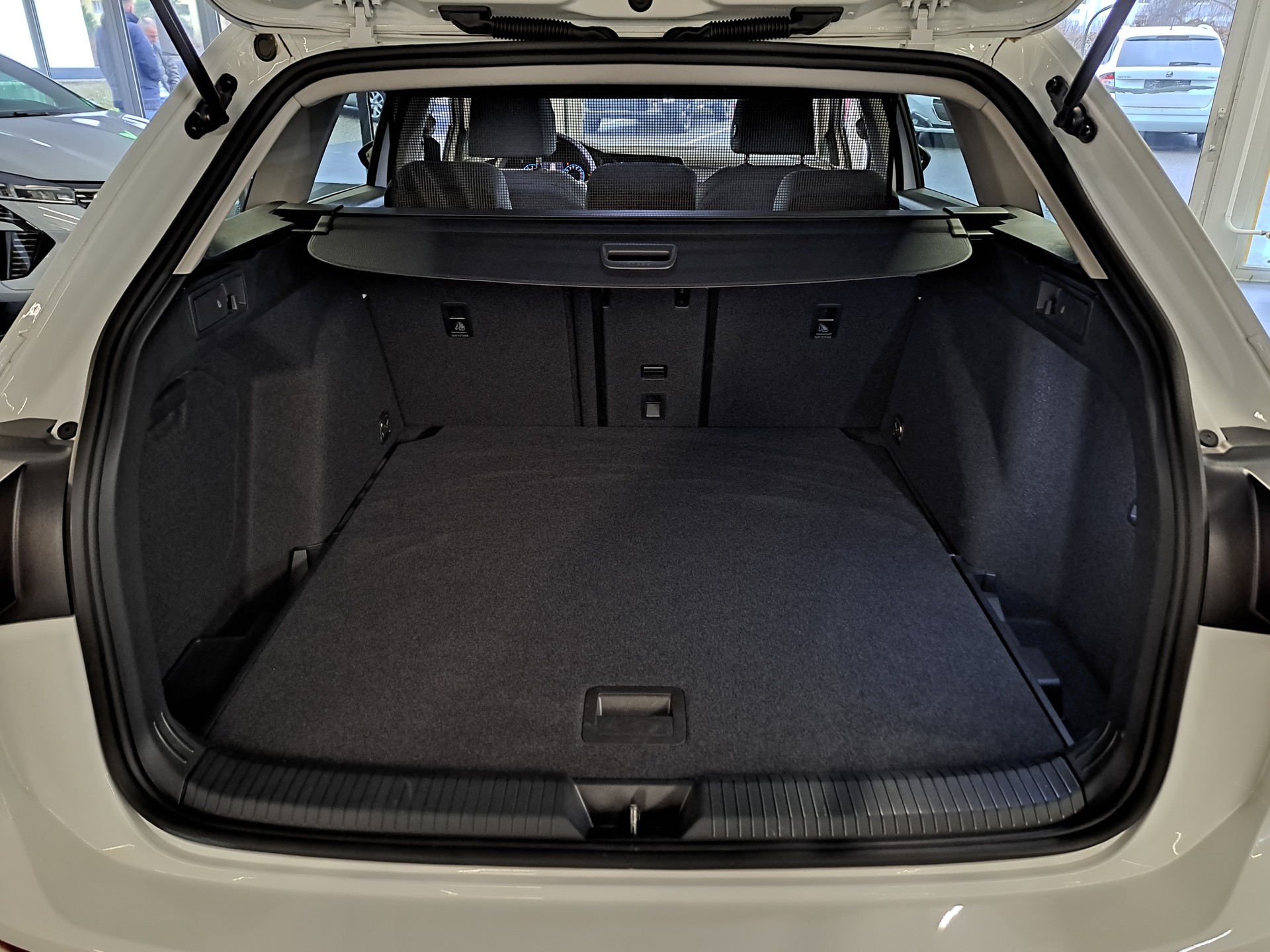 VW GOLF Variant 1.0 eTSI Mhev Life DSG-image-4